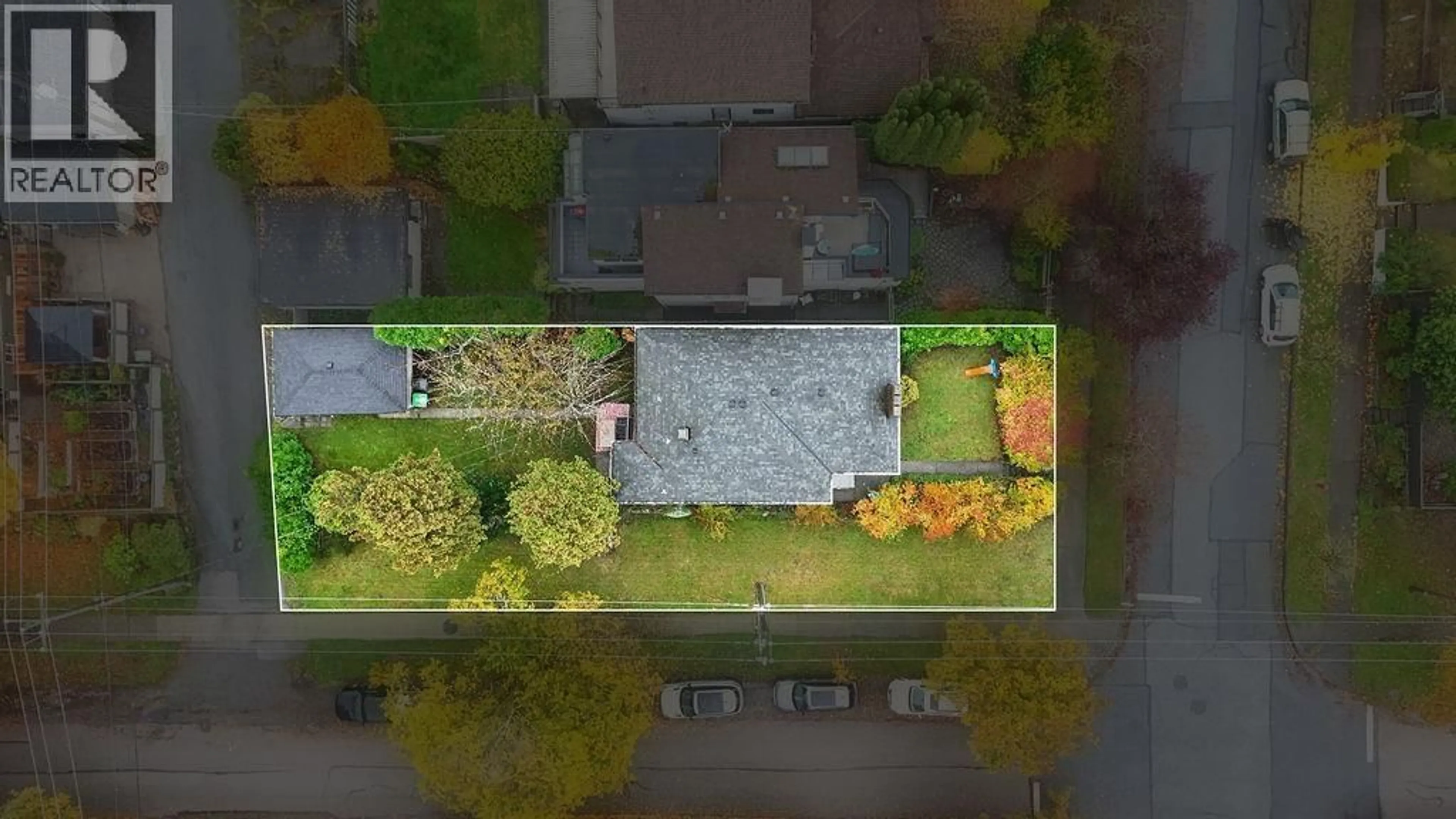 A pic from outside/outdoor area/front of a property/back of a property/a pic from drone, street for 3605 OXFORD STREET, Vancouver British Columbia V5K1P4