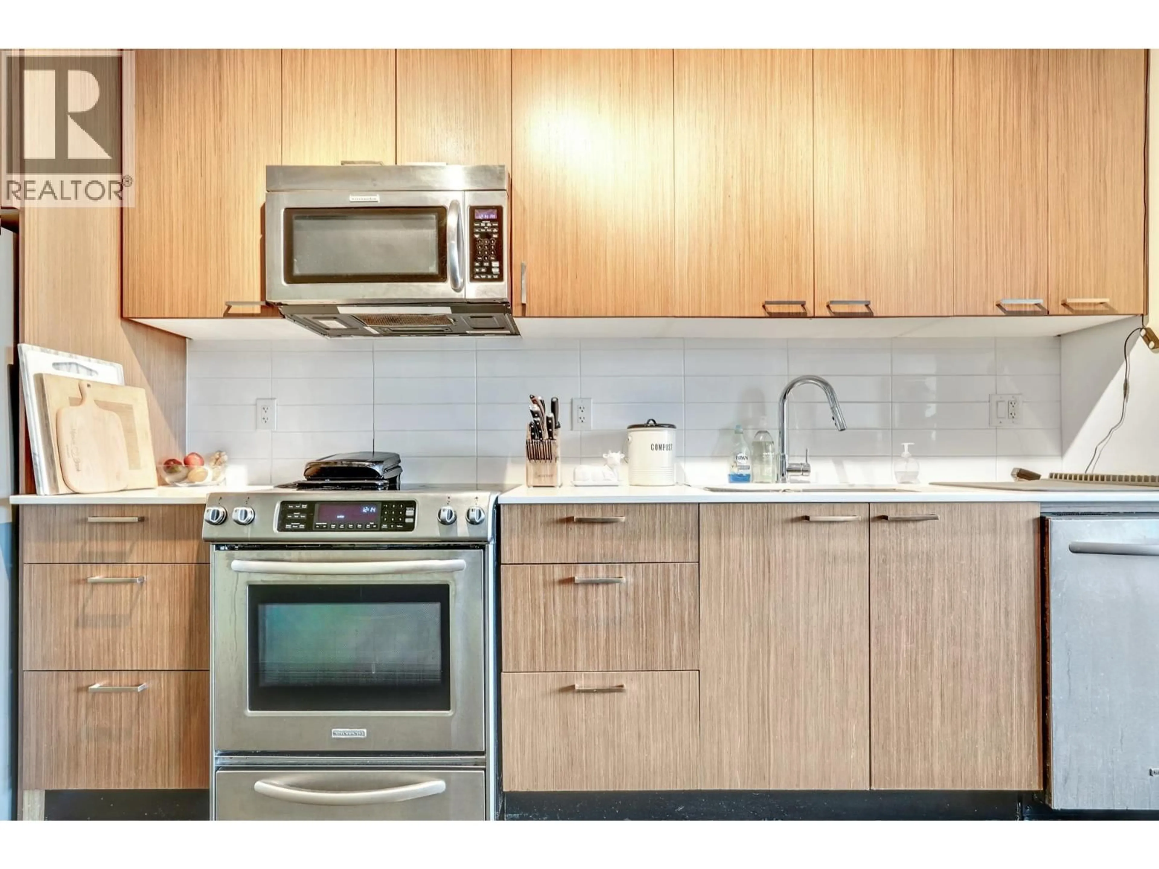 Standard kitchen, wood/laminate floor for 516 - 221 UNION STREET, Vancouver British Columbia V6A0B4