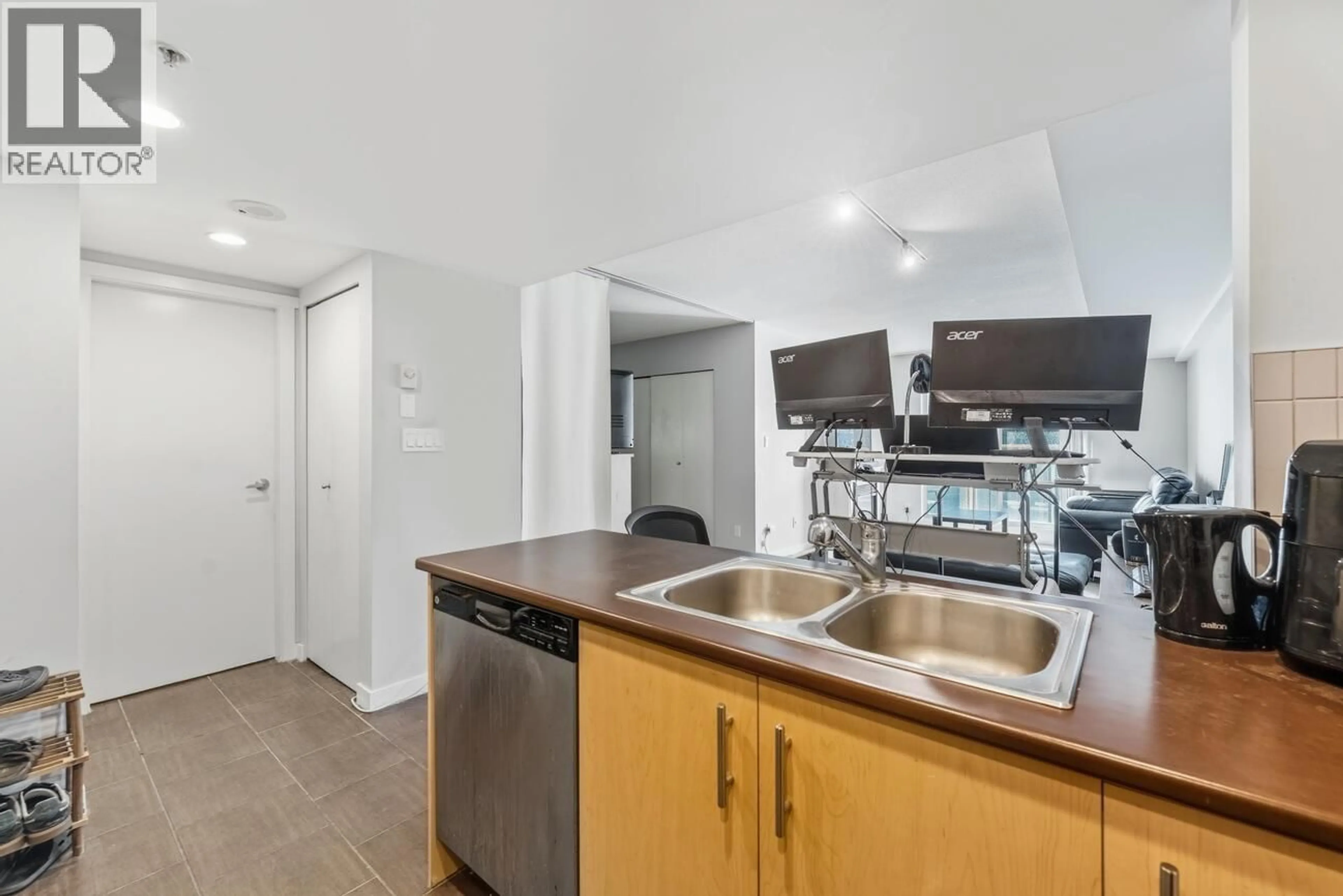 Standard kitchen, unknown for 810 - 200 KEARY STREET, New Westminster British Columbia V3L0A6