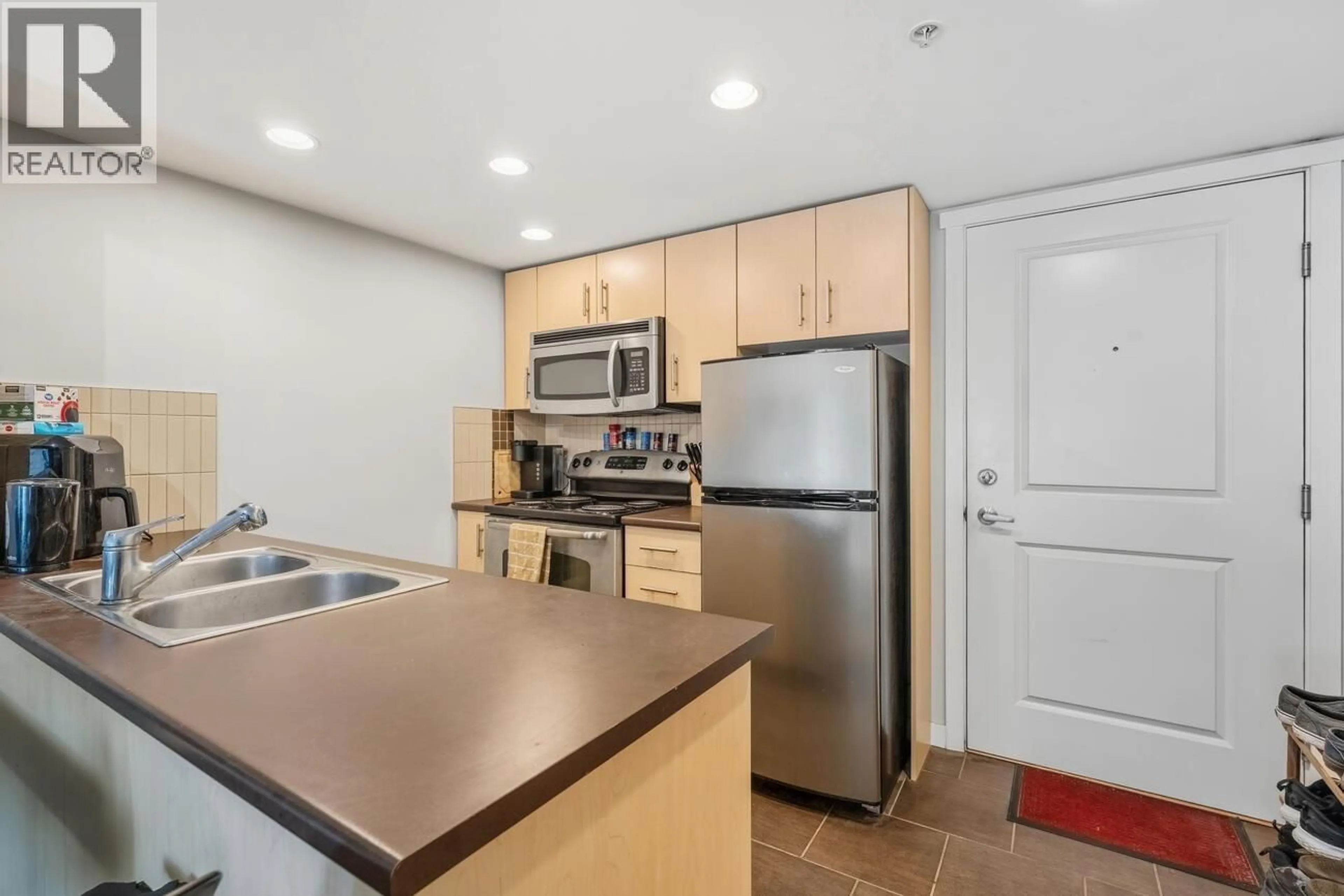 Standard kitchen, unknown for 810 - 200 KEARY STREET, New Westminster British Columbia V3L0A6