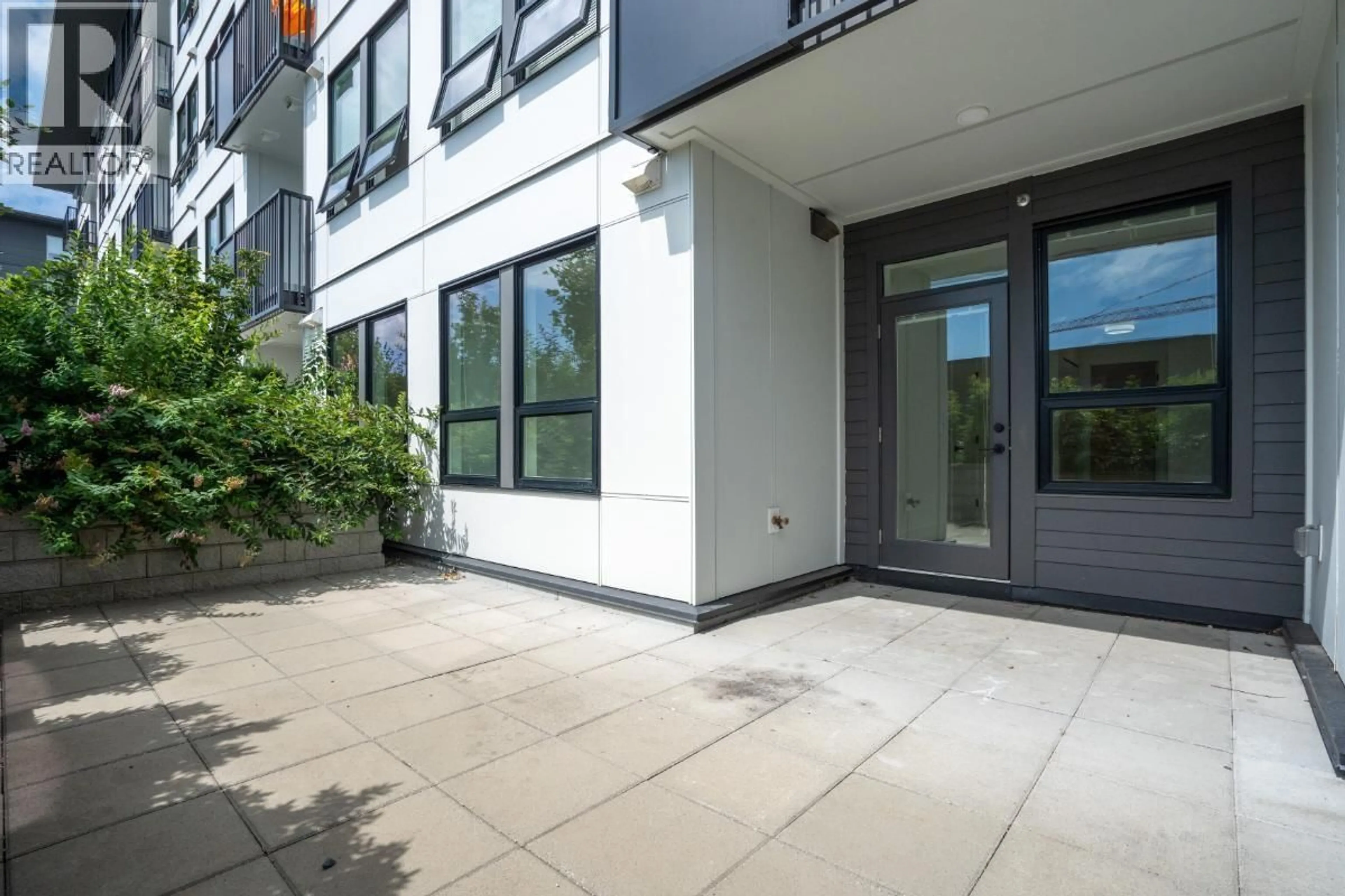 Patio, building for 111 - 9228 SLOPES MEWS, Burnaby British Columbia V5A0E9