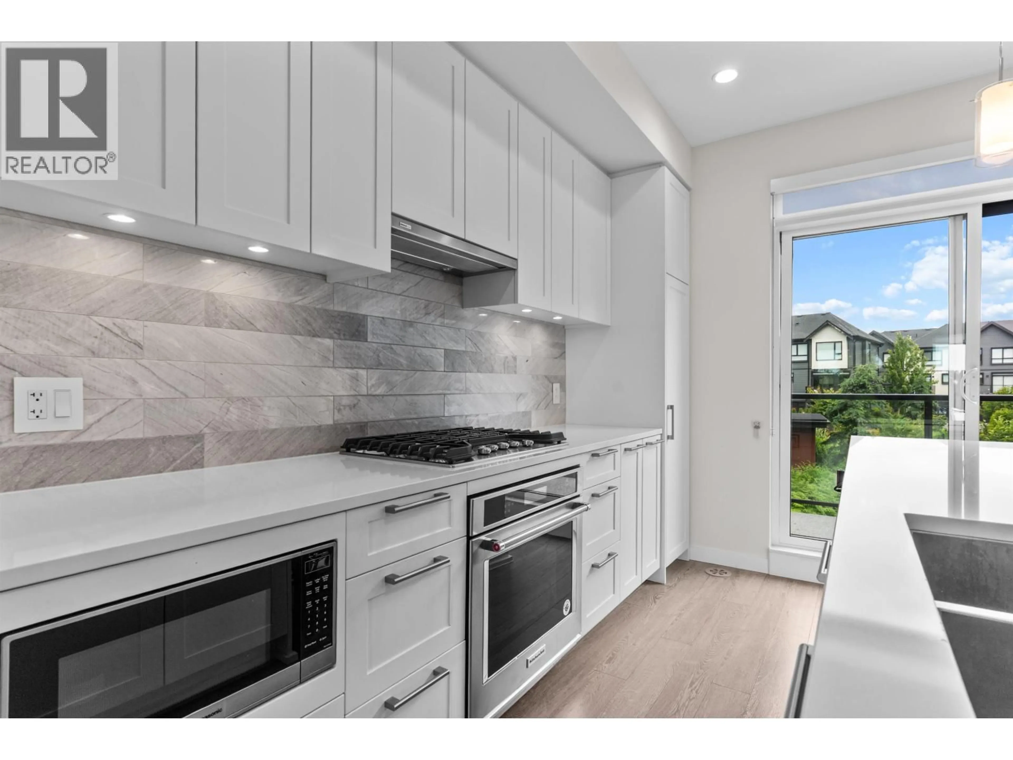 Open concept kitchen, ceramic/tile floor for 133 - 4738 HEMLOCK WAY, Tsawwassen British Columbia V4M0E3