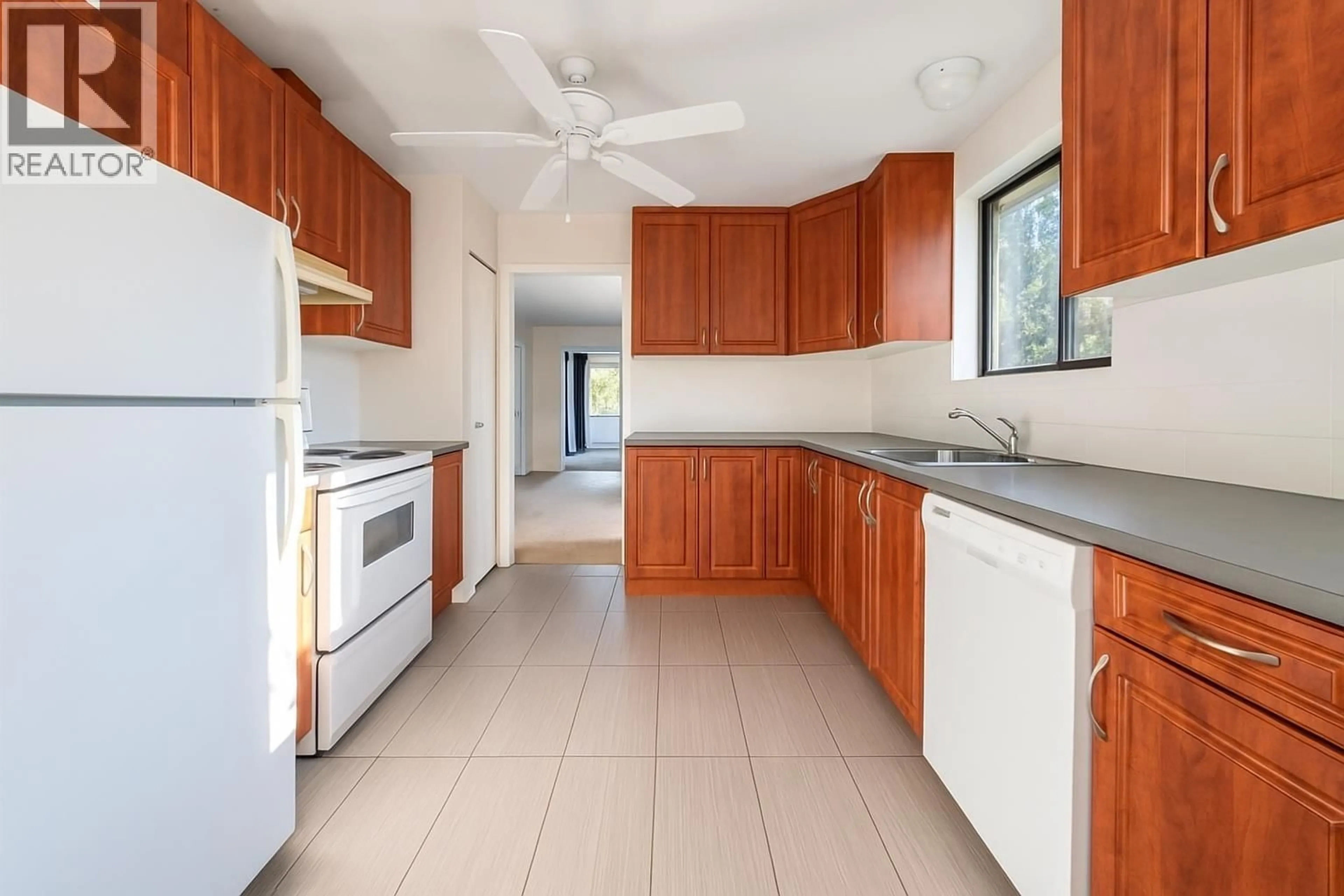 Standard kitchen, ceramic/tile floor for 3003 SUNNYHURST ROAD, North Vancouver British Columbia V7K2G4