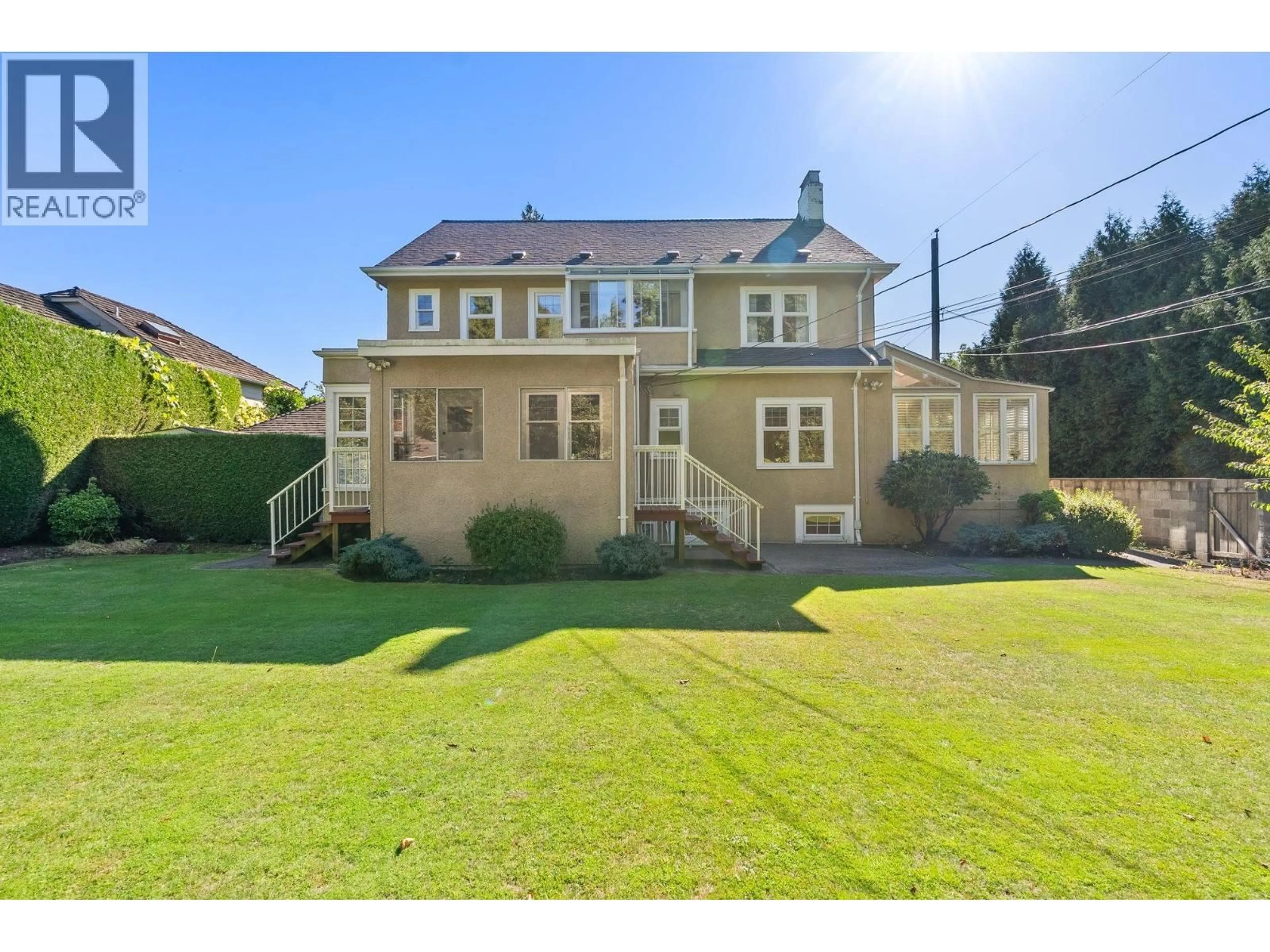 A pic from outside/outdoor area/front of a property/back of a property/a pic from drone, street for 1537 40TH AVENUE, Vancouver British Columbia V6M1V7