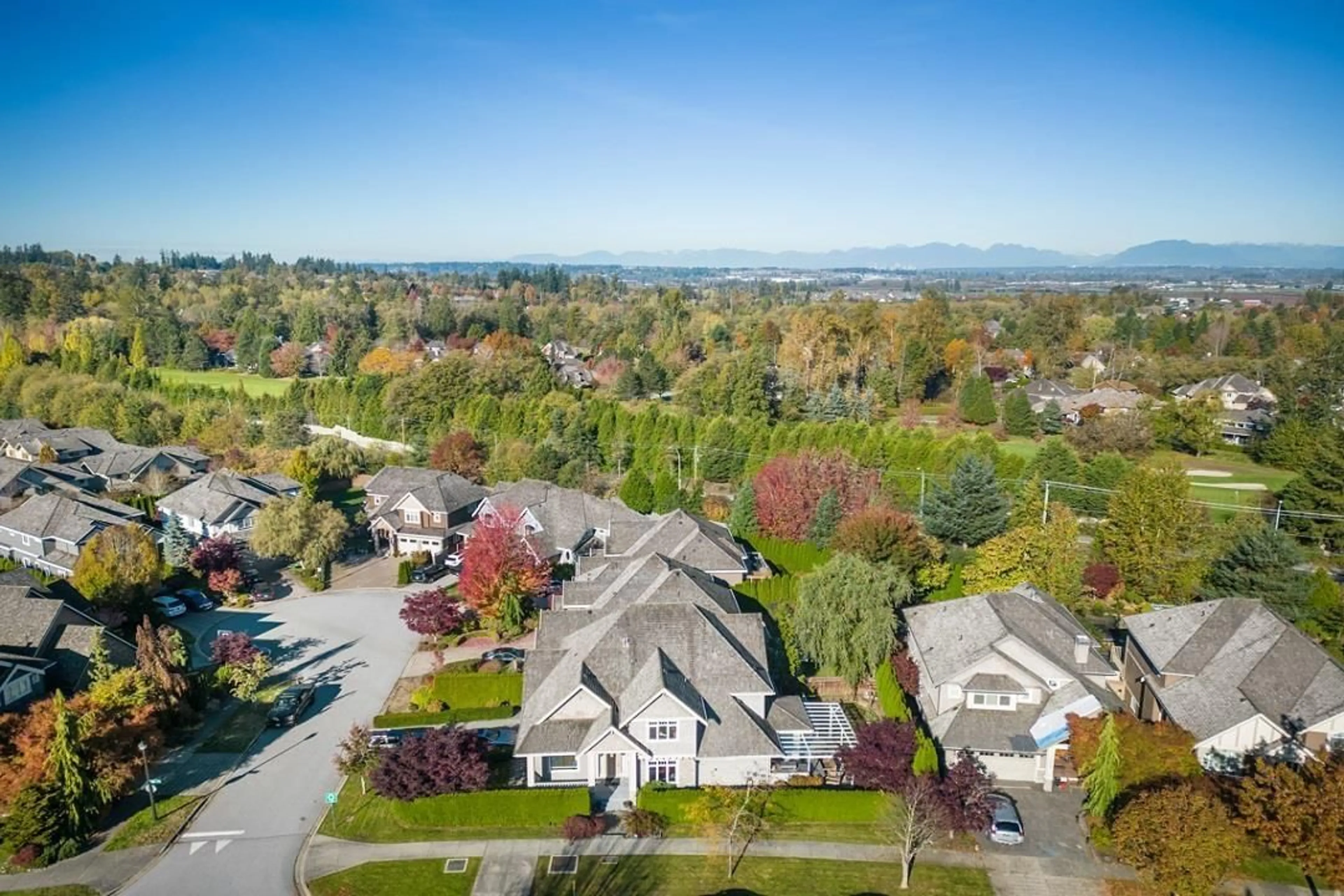 A pic from outside/outdoor area/front of a property/back of a property/a pic from drone, mountain view for 16211 31, Surrey British Columbia V3Z7E1