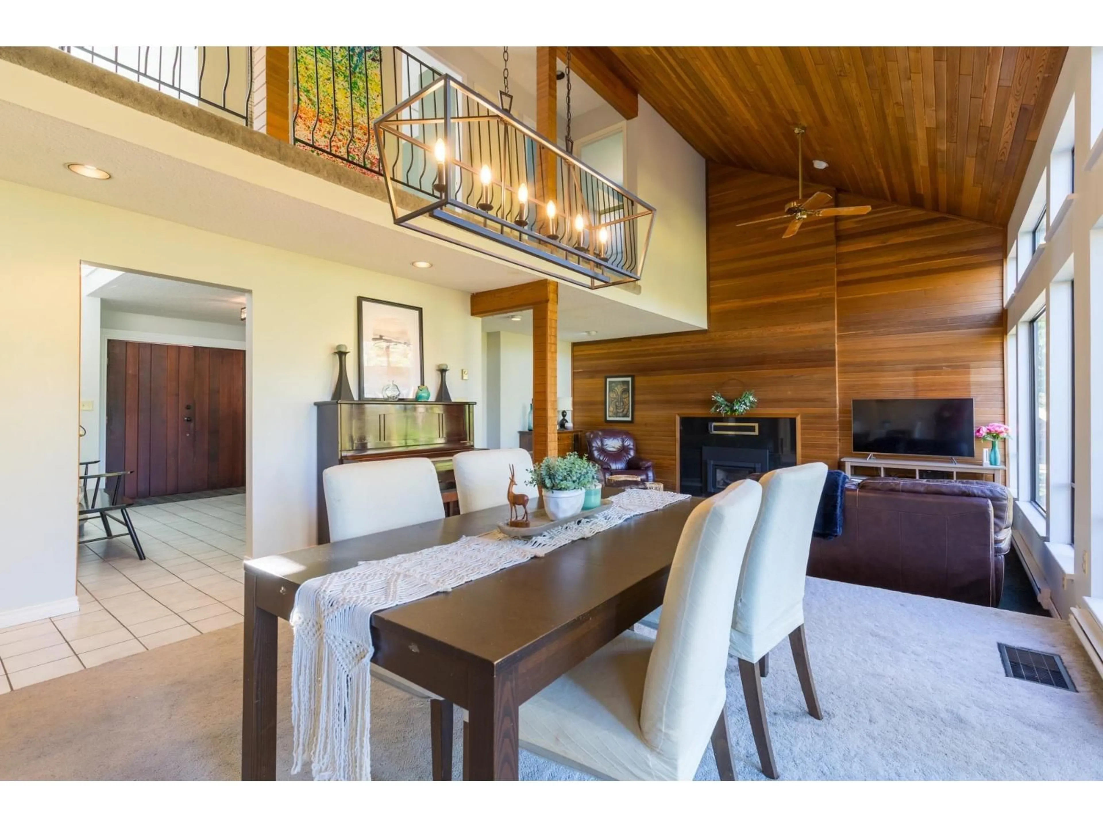Dining room, wood/laminate floor for 25339 76, Langley British Columbia V4W1V1