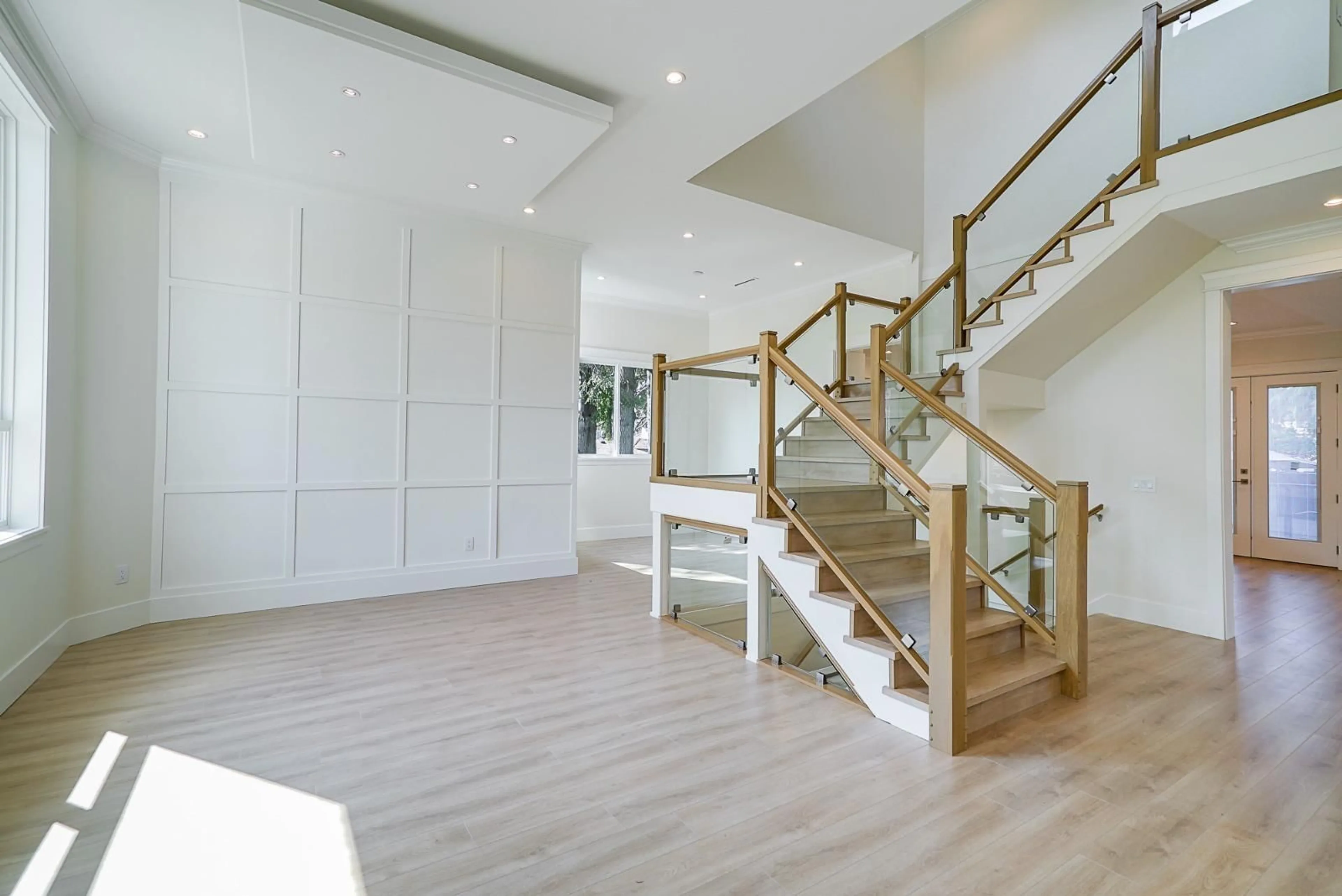 Indoor foyer for 11235 81A, Delta British Columbia V4C2A2