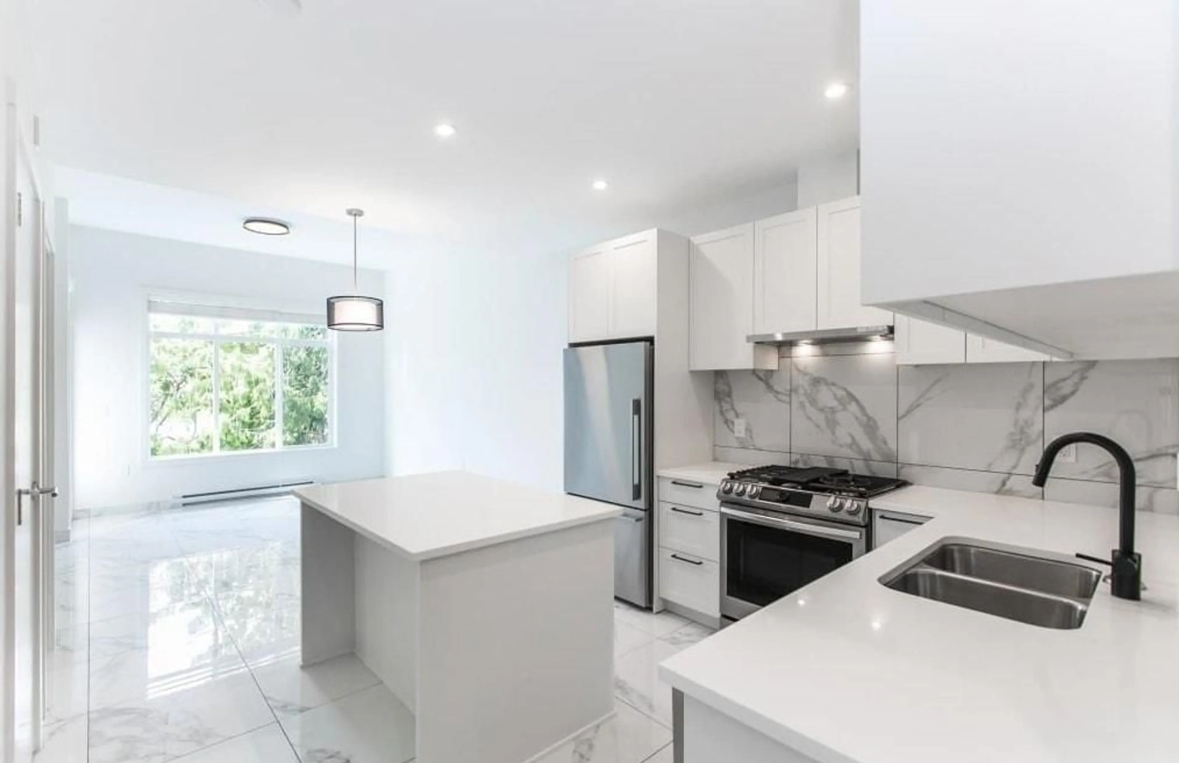 Open concept kitchen, ceramic/tile floor for 109 - 5415 BRYDON, Langley British Columbia V3A4A3