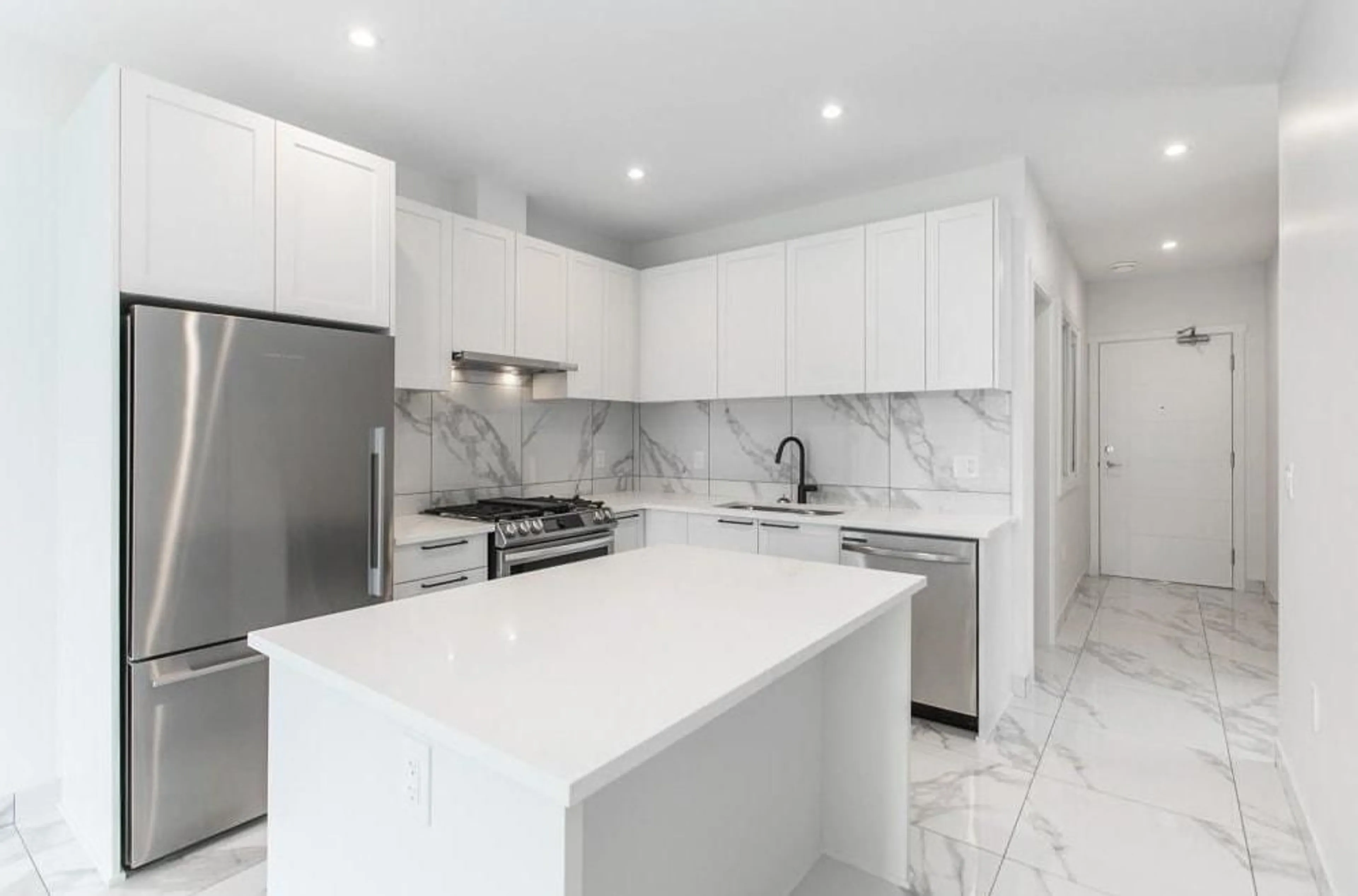 Contemporary kitchen, ceramic/tile floor for 109 - 5415 BRYDON, Langley British Columbia V3A4A3