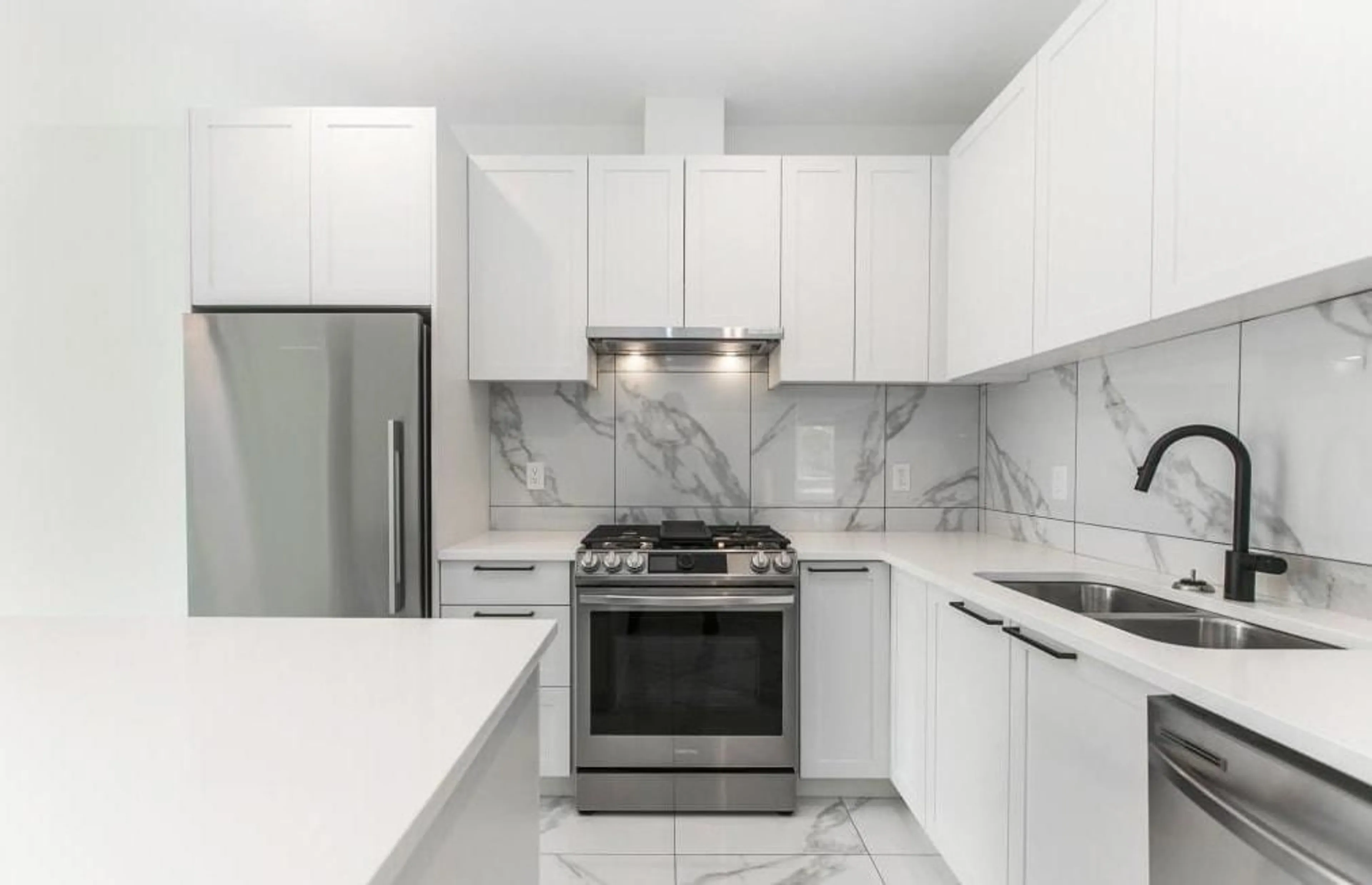 Contemporary kitchen, ceramic/tile floor for 109 - 5415 BRYDON, Langley British Columbia V3A4A3