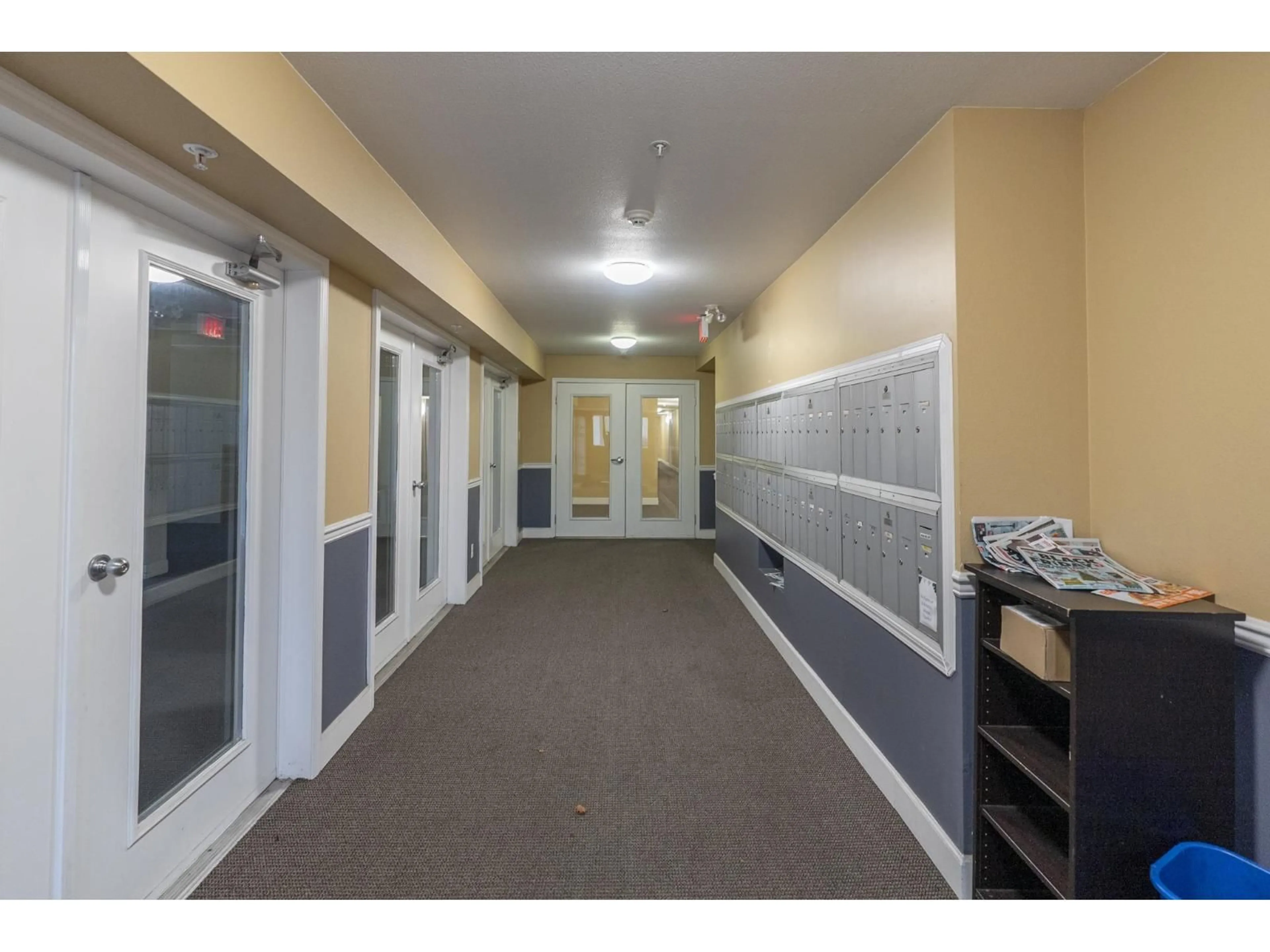 Indoor foyer for 207 - 10186 155, Surrey British Columbia V3R0R6