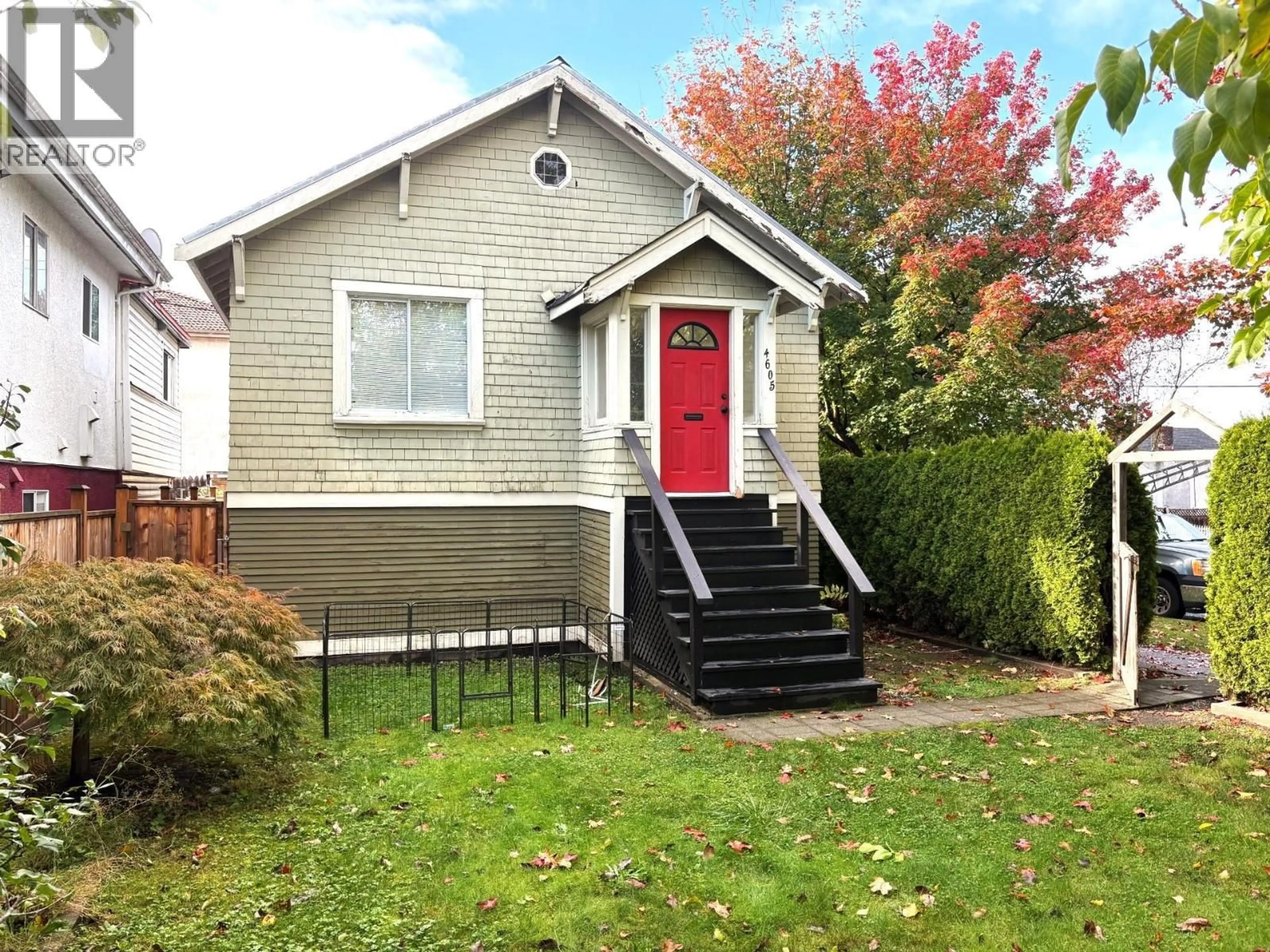 Home with vinyl exterior material, street for 4605 FRASER STREET, Vancouver British Columbia V5V4H1