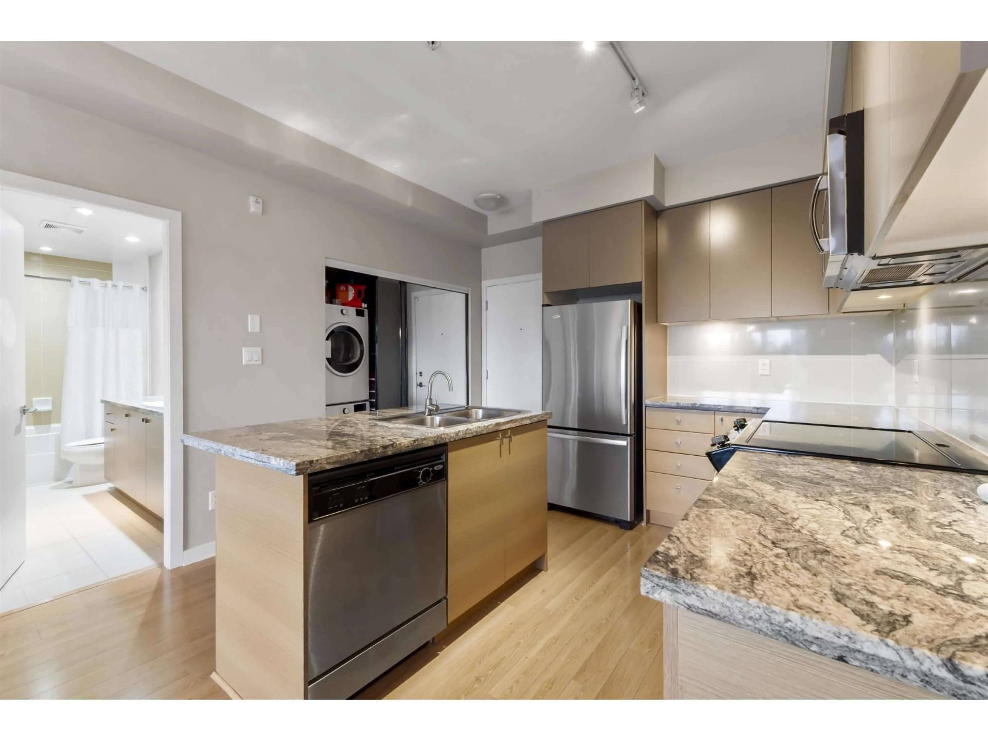Open concept kitchen, unknown for 301 - 6430 194, Surrey British Columbia V4N6J7