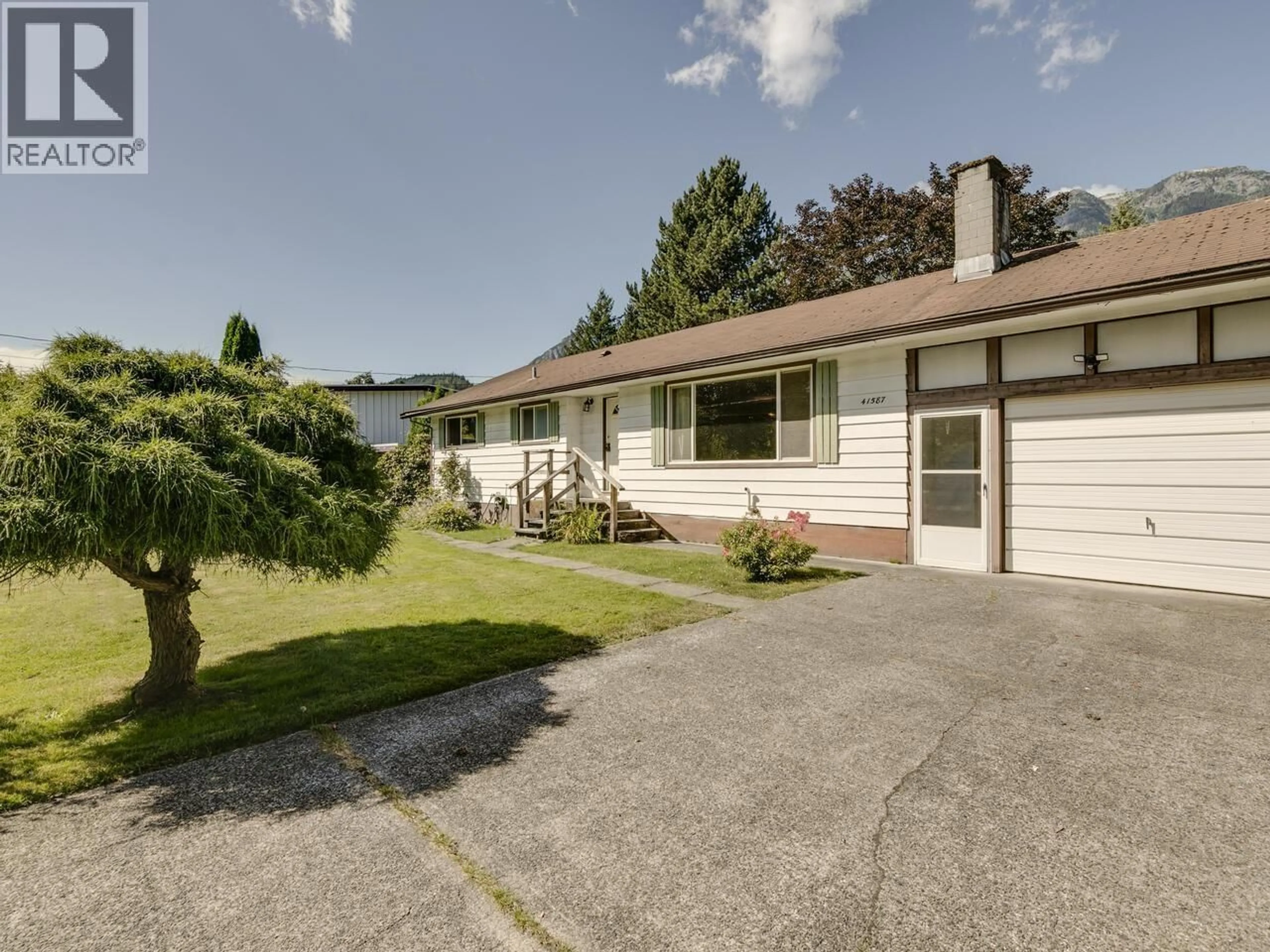 A pic from outside/outdoor area/front of a property/back of a property/a pic from drone, street for 41587 GRANT ROAD, Squamish British Columbia V0N1H0
