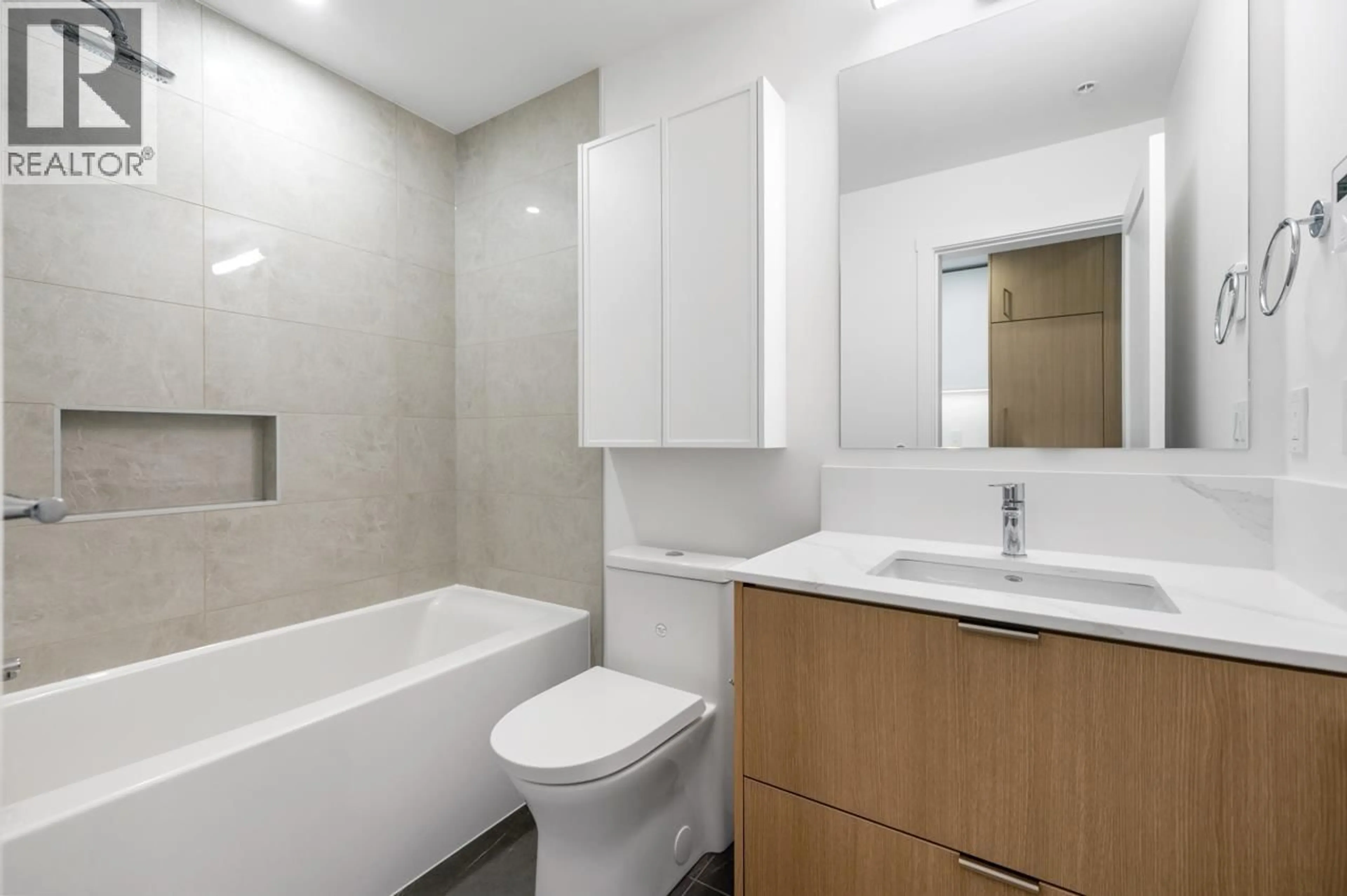 Standard bathroom, unknown for 209 - 375 CLAYTON STREET, Coquitlam British Columbia V3K3X6