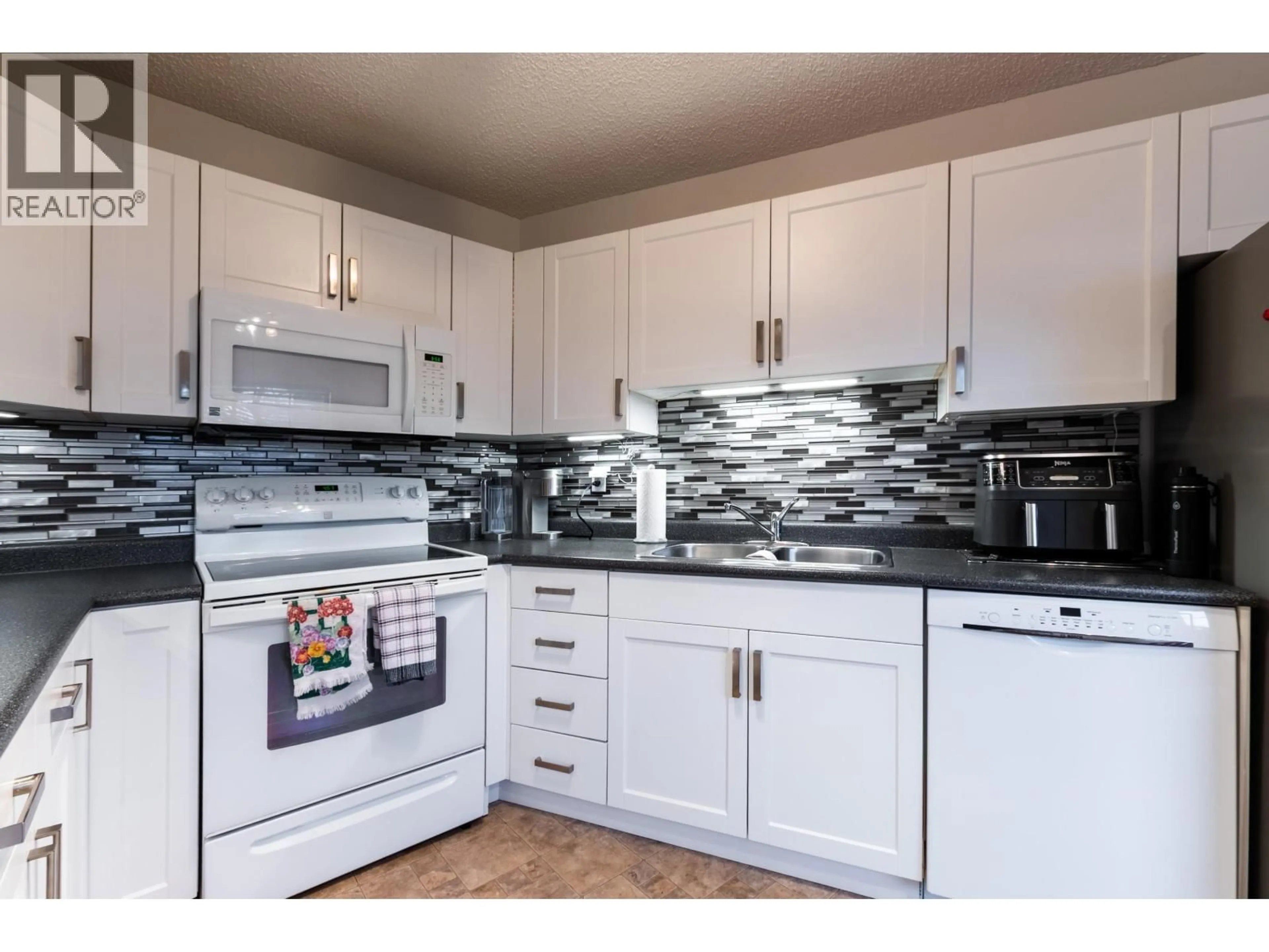 Standard kitchen, ceramic/tile floor for 139 - 3233 MCGILL CRESCENT, Prince George British Columbia V2N2T4