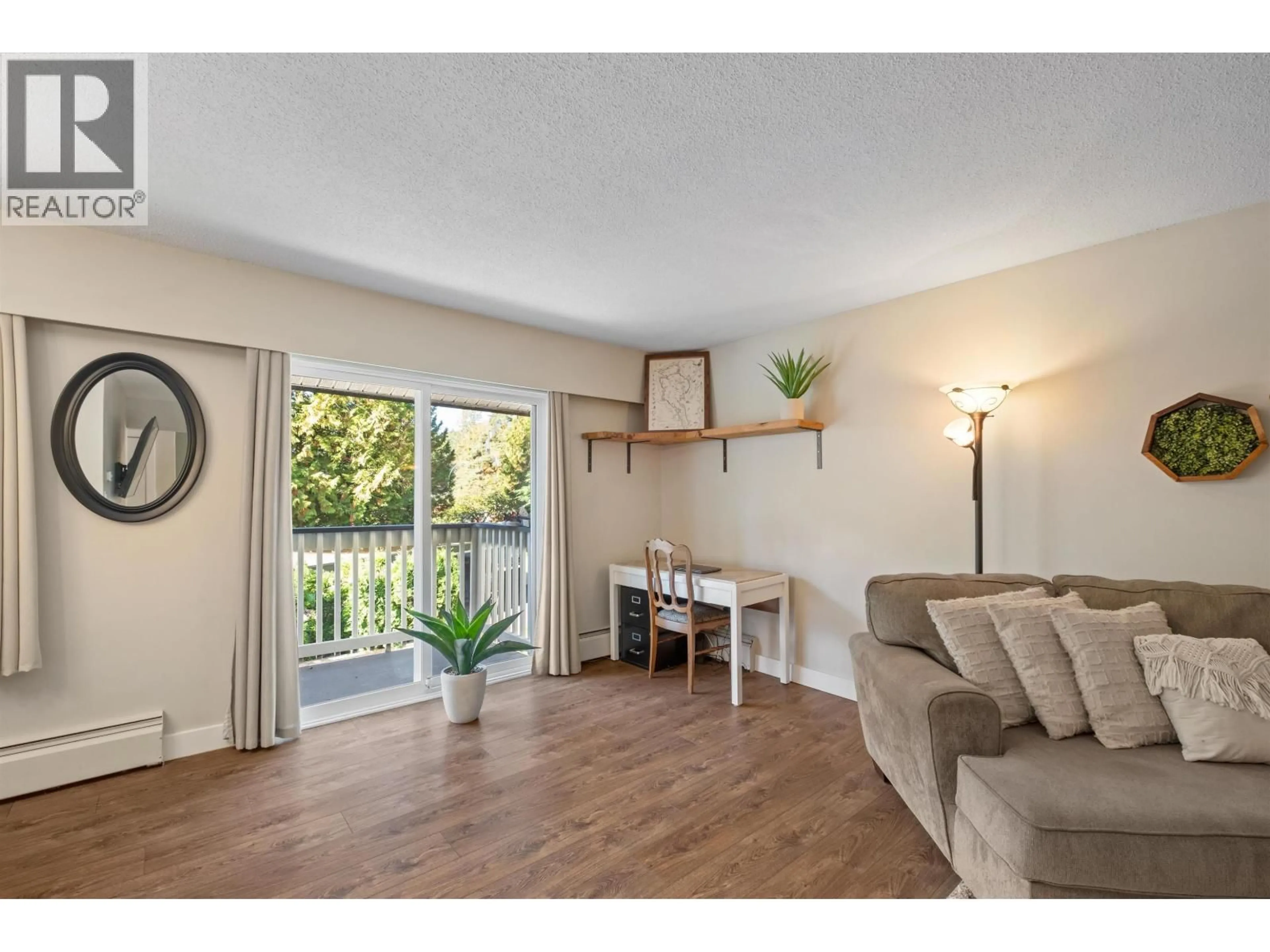 Living room with furniture, wood/laminate floor for 86 - 1050 PREMIER STREET, North Vancouver British Columbia V7J2H2