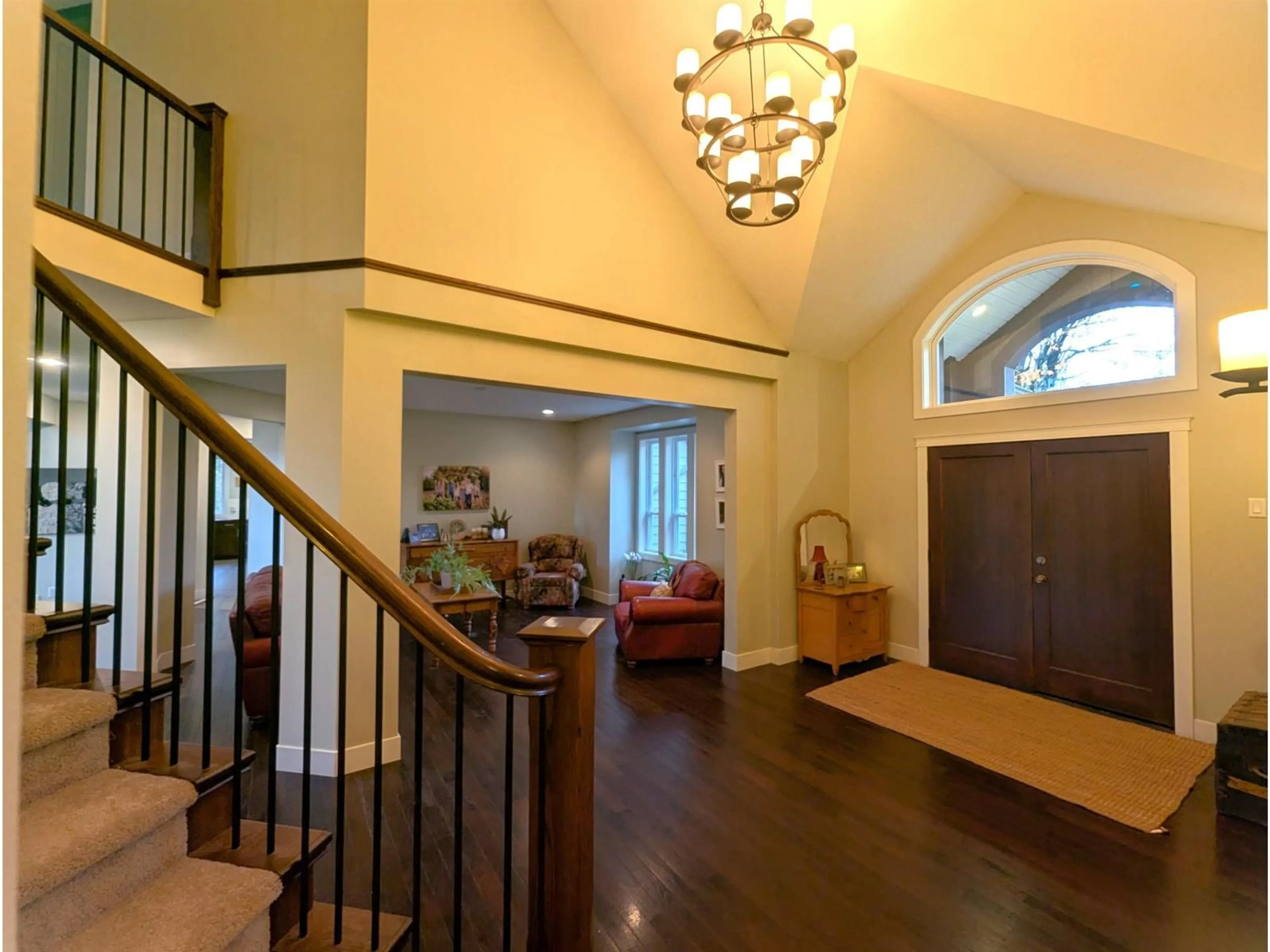 Indoor foyer for 43350 HILLKEEP PLACE, Chilliwack British Columbia V2R4A4
