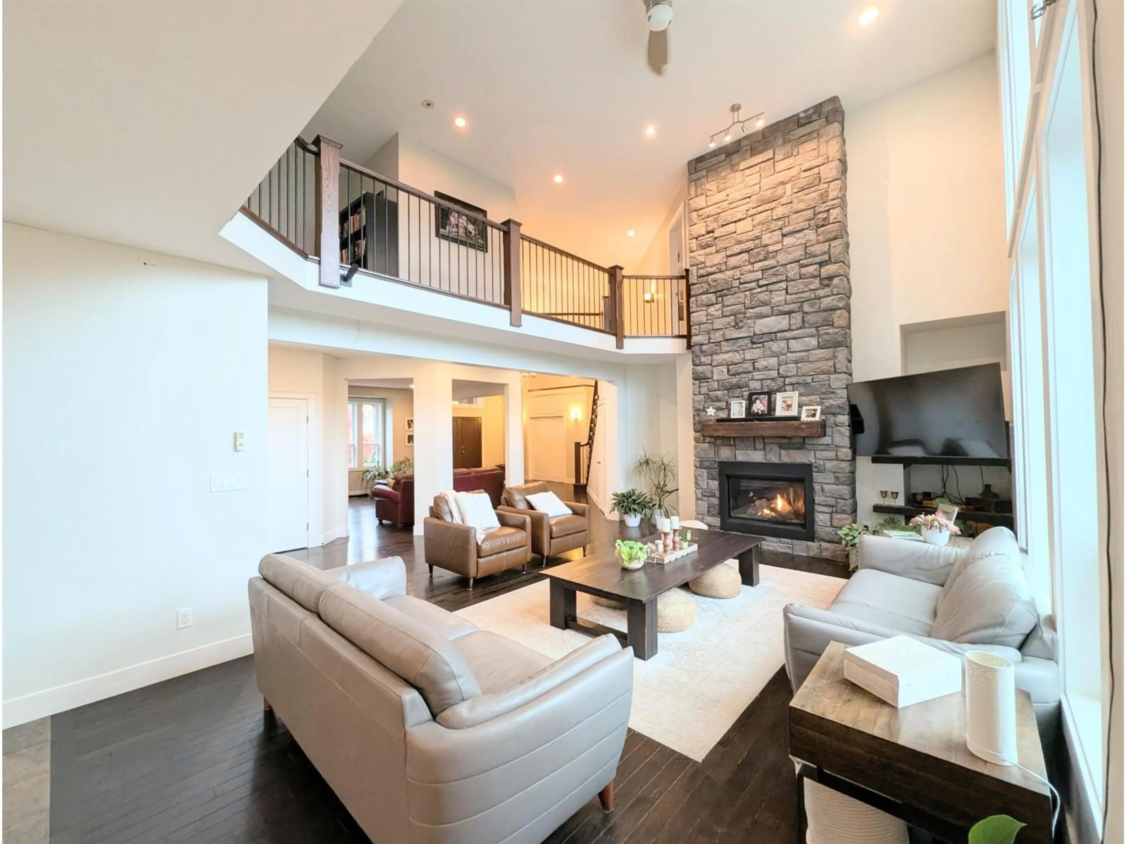 Living room with furniture, unknown for 43350 HILLKEEP PLACE, Chilliwack British Columbia V2R4A4