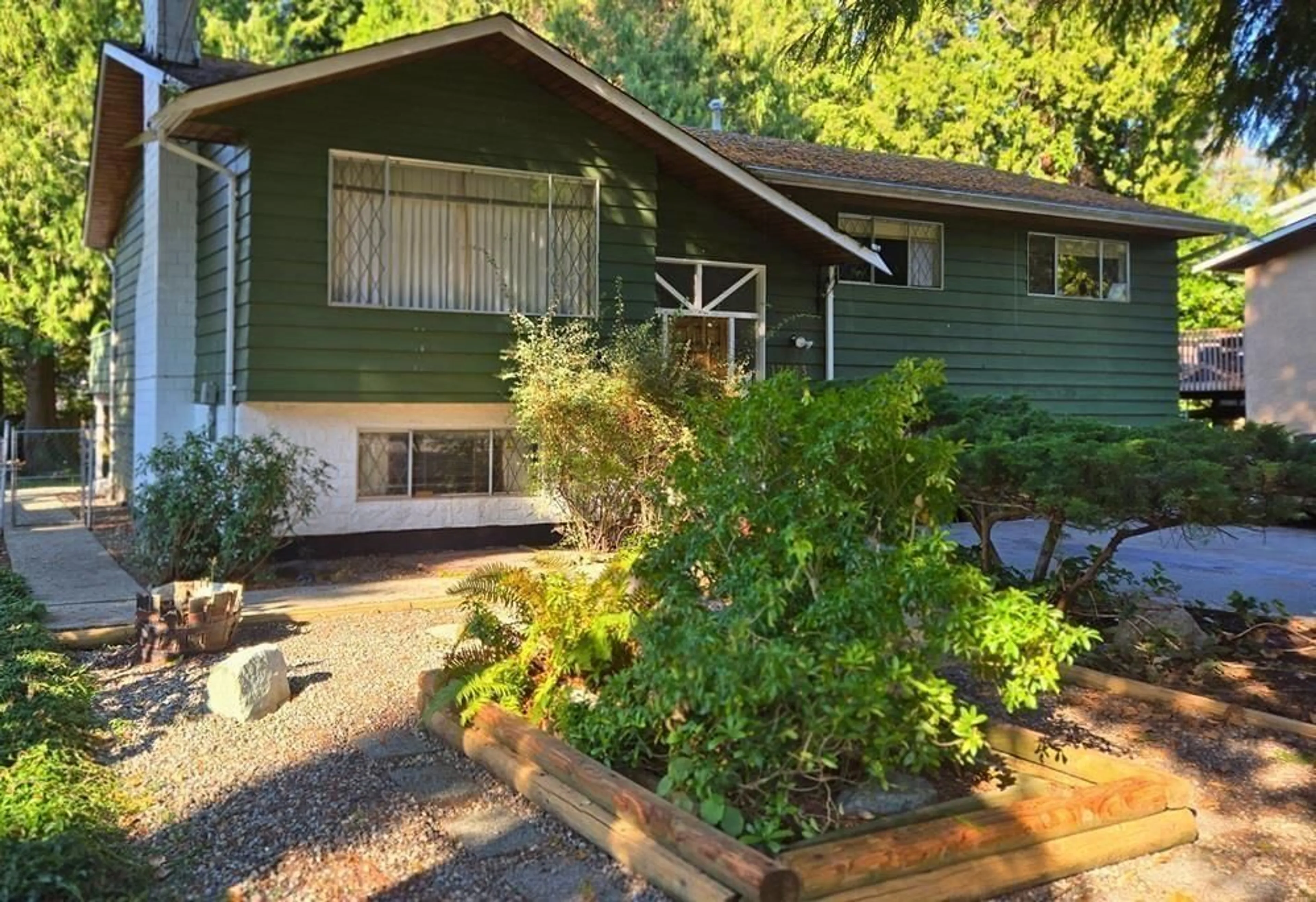 Home with vinyl exterior material, street for 12563 26, Surrey British Columbia V4A2K6