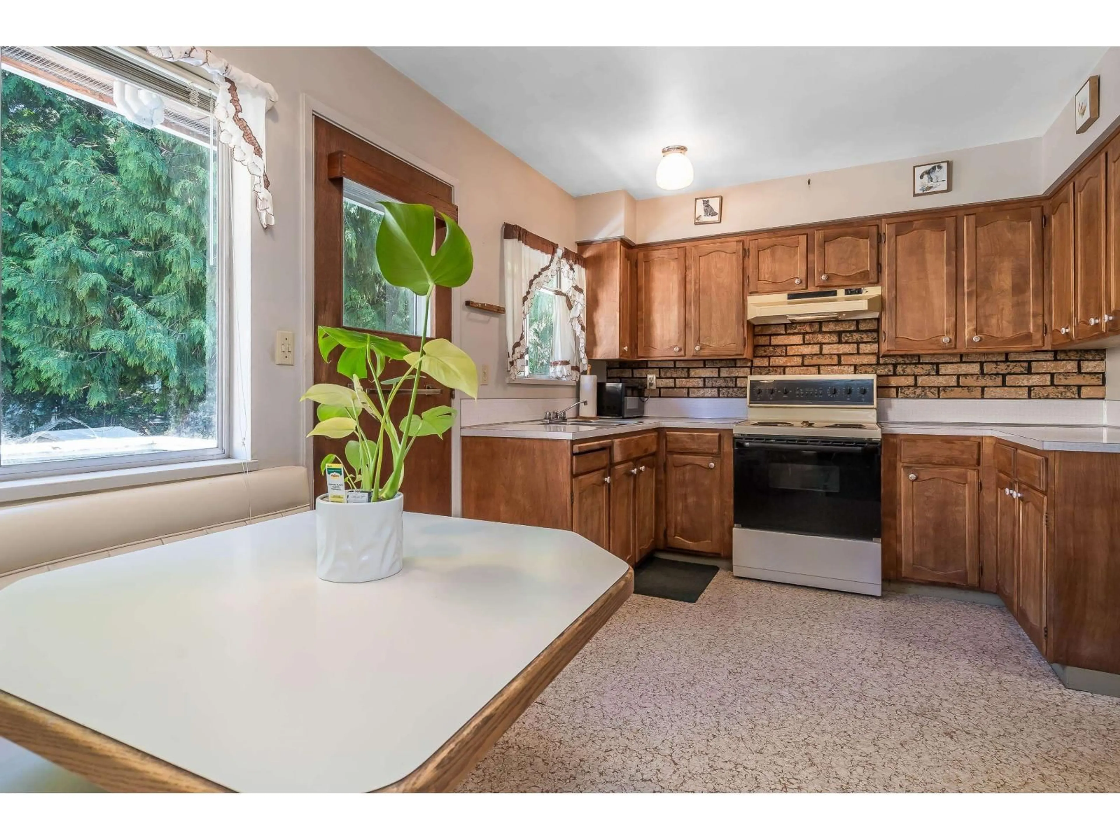 Standard kitchen, unknown for 12563 26, Surrey British Columbia V4A2K6