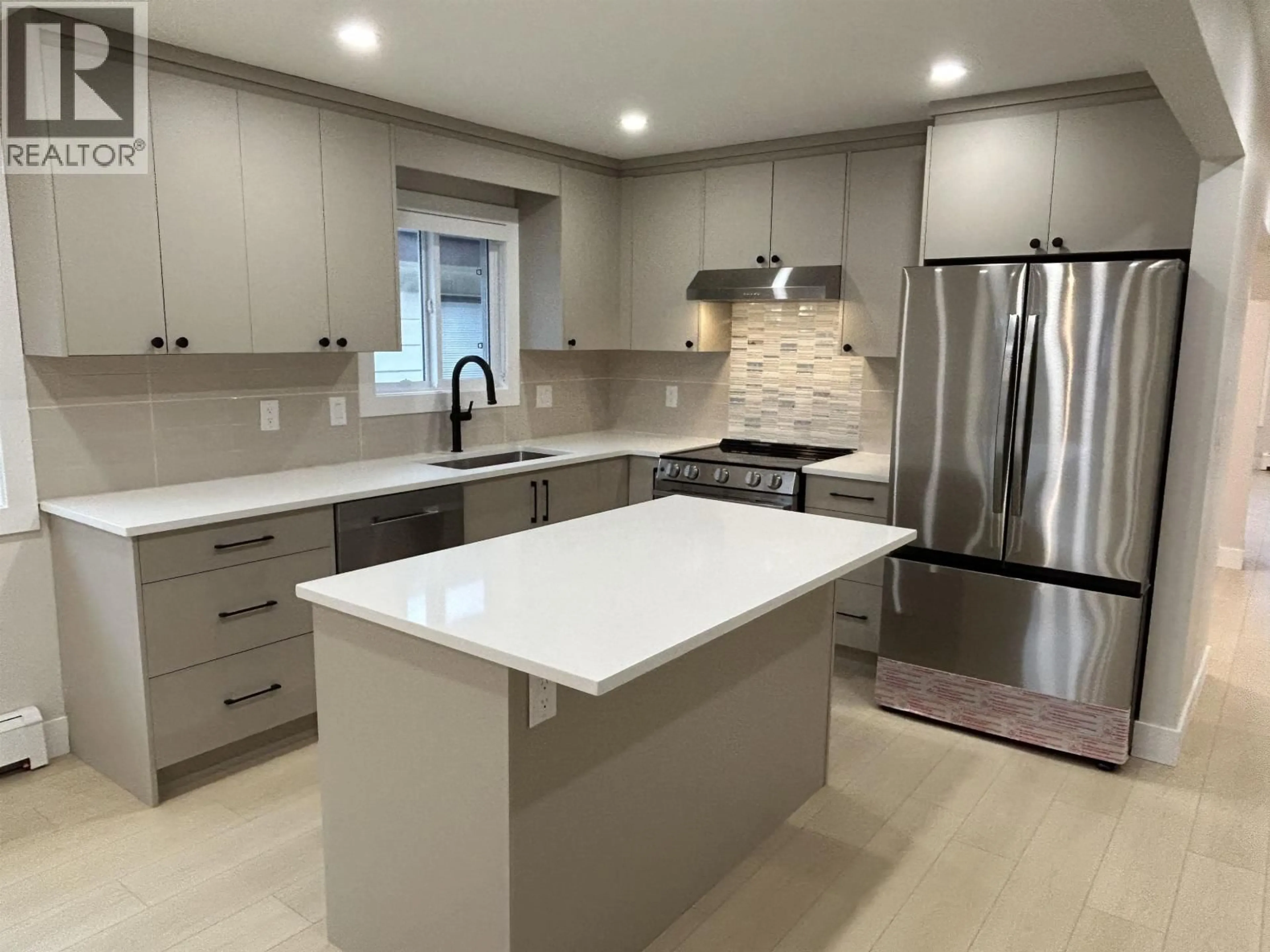 Open concept kitchen, ceramic/tile floor for 4848 FRANCES STREET, Burnaby British Columbia V5C2S4