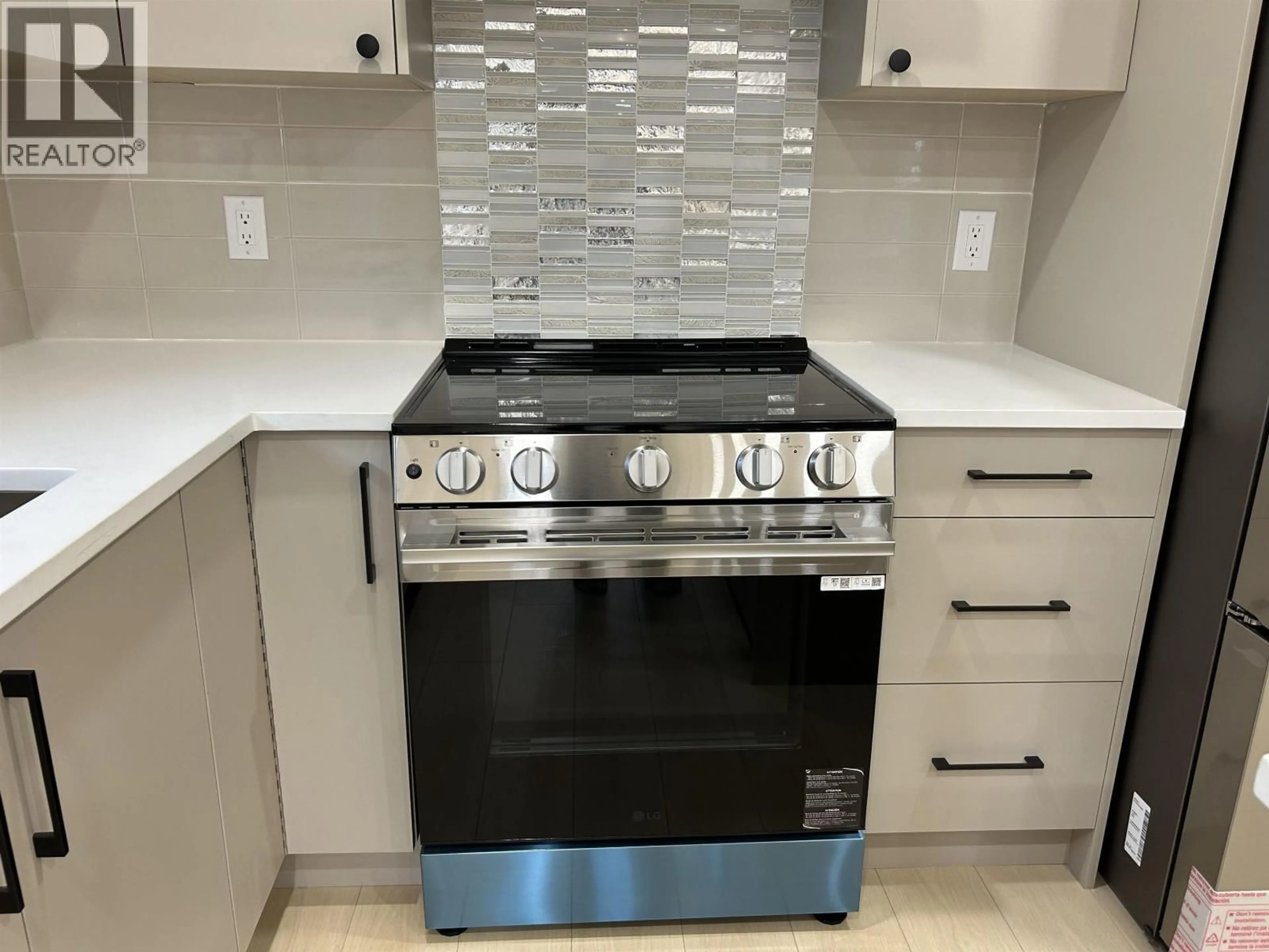 Standard kitchen, ceramic/tile floor for 4848 FRANCES STREET, Burnaby British Columbia V5C2S4