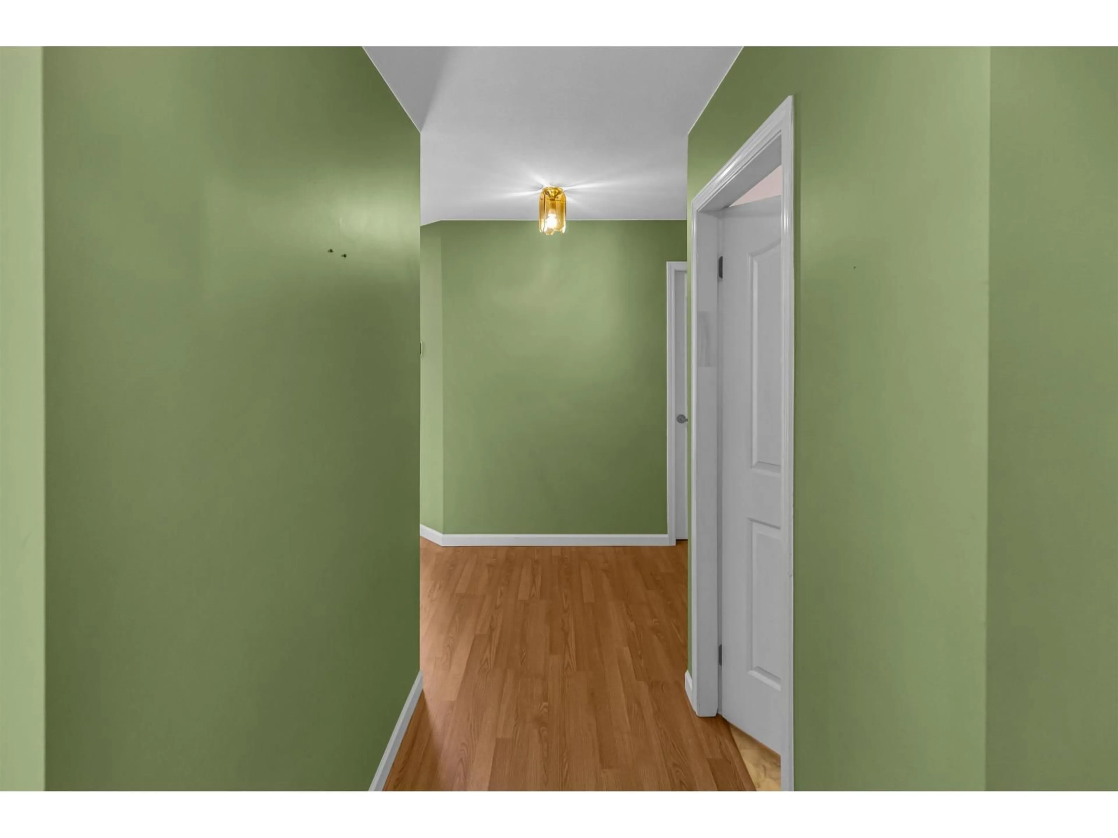 Indoor entryway for 204 - 45660 KNIGHT ROAD, Chilliwack British Columbia V2R2X4