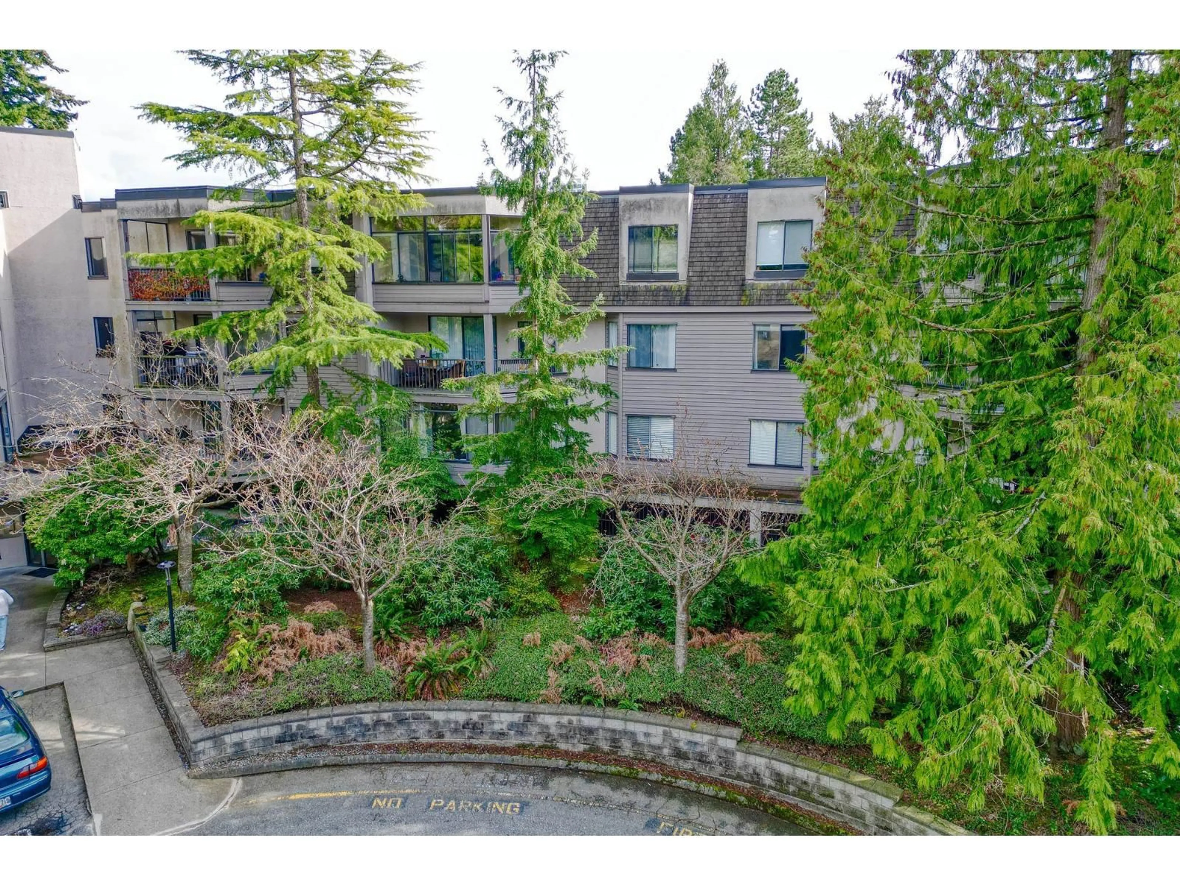 A pic from outside/outdoor area/front of a property/back of a property/a pic from drone, unknown for 203 - 1740 SOUTHMERE, Surrey British Columbia V4A6E4