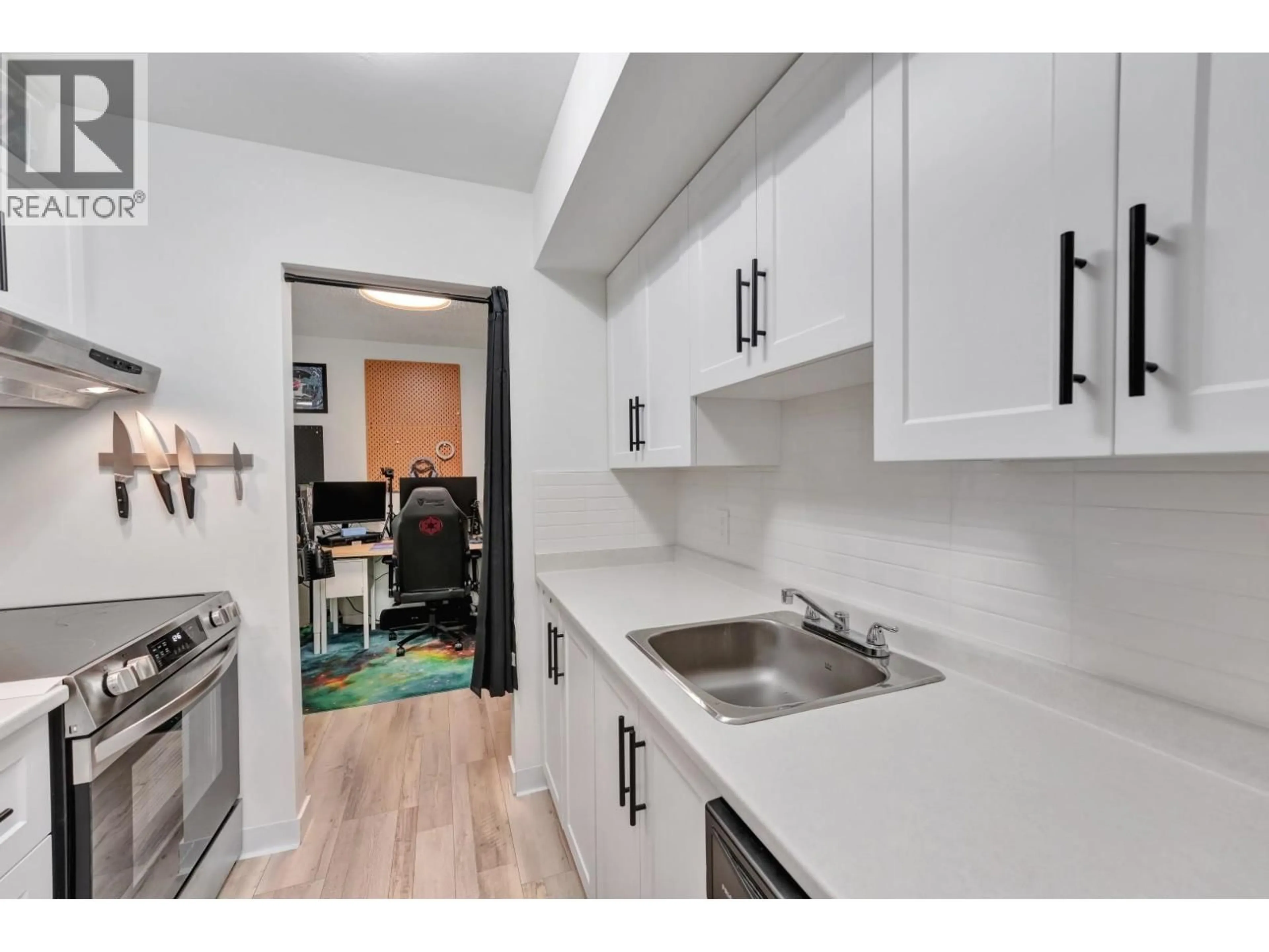 Standard kitchen, unknown for 316 - 8900 CITATION DRIVE, Richmond British Columbia V6Y3A3