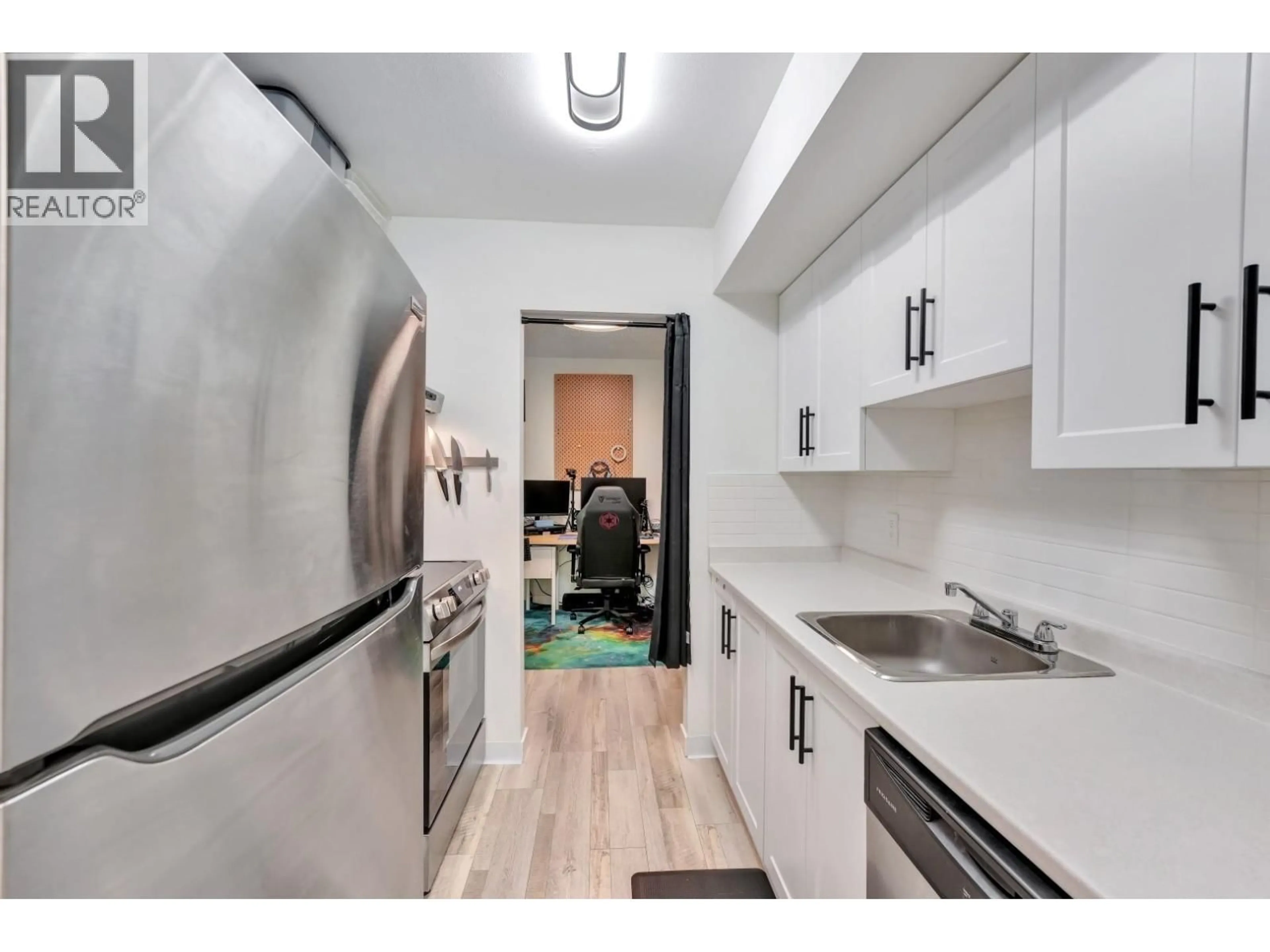 Standard kitchen, unknown for 316 - 8900 CITATION DRIVE, Richmond British Columbia V6Y3A3