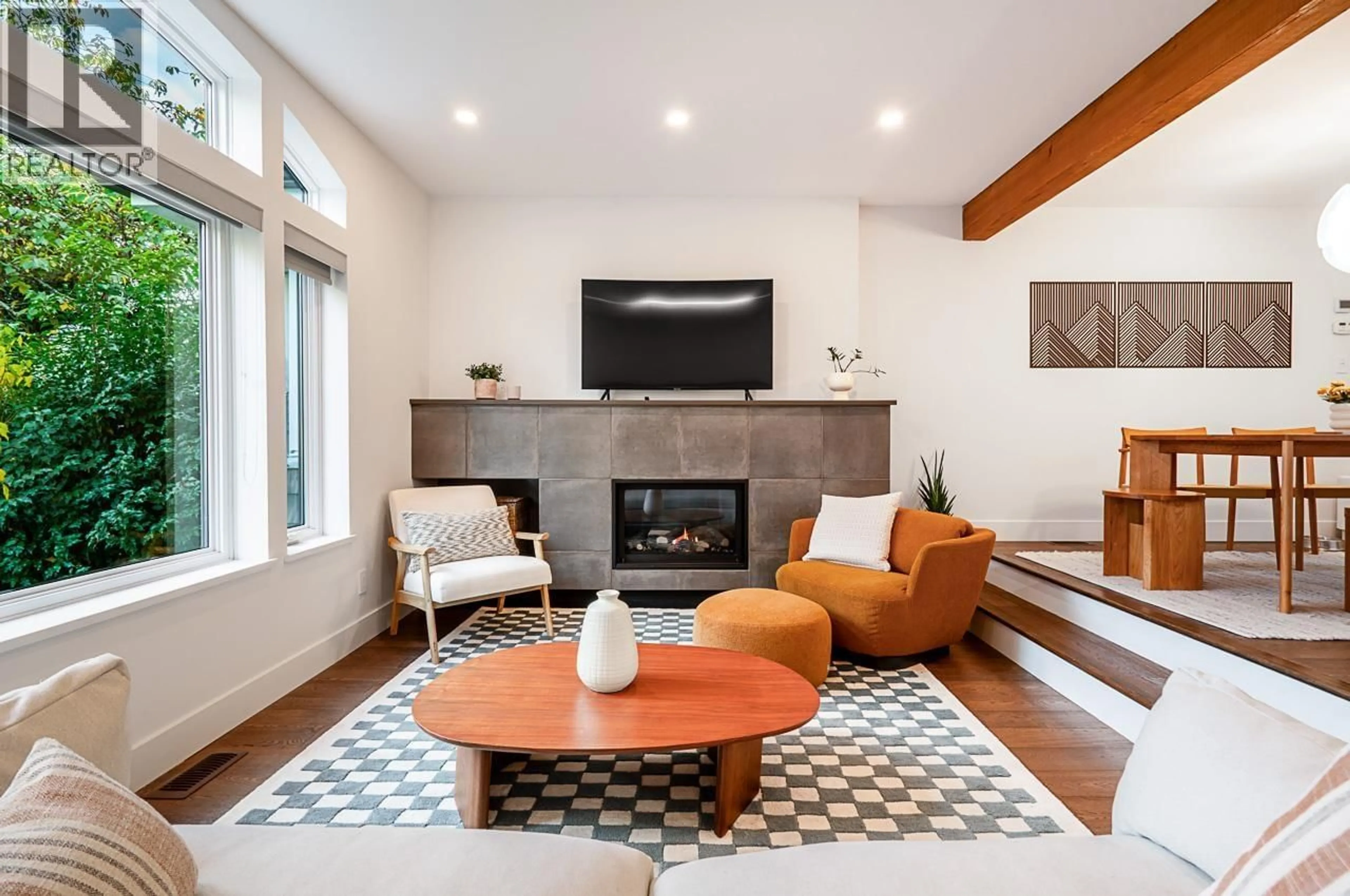 Living room with furniture, unknown for 1915 TEMPLETON DRIVE, Vancouver British Columbia V5N4V9