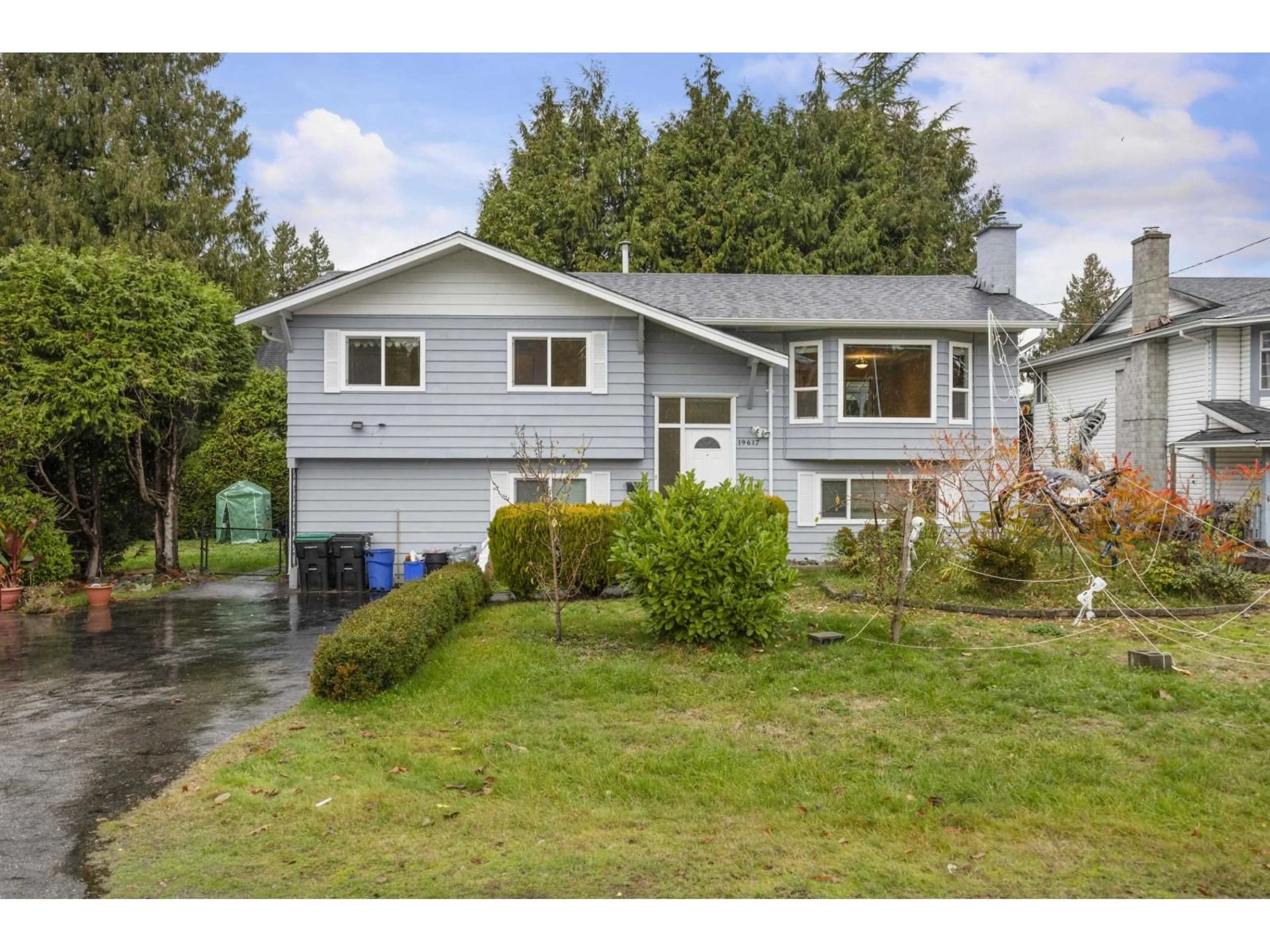 Home with vinyl exterior material, street for 19617 48, Langley British Columbia V3A3K7