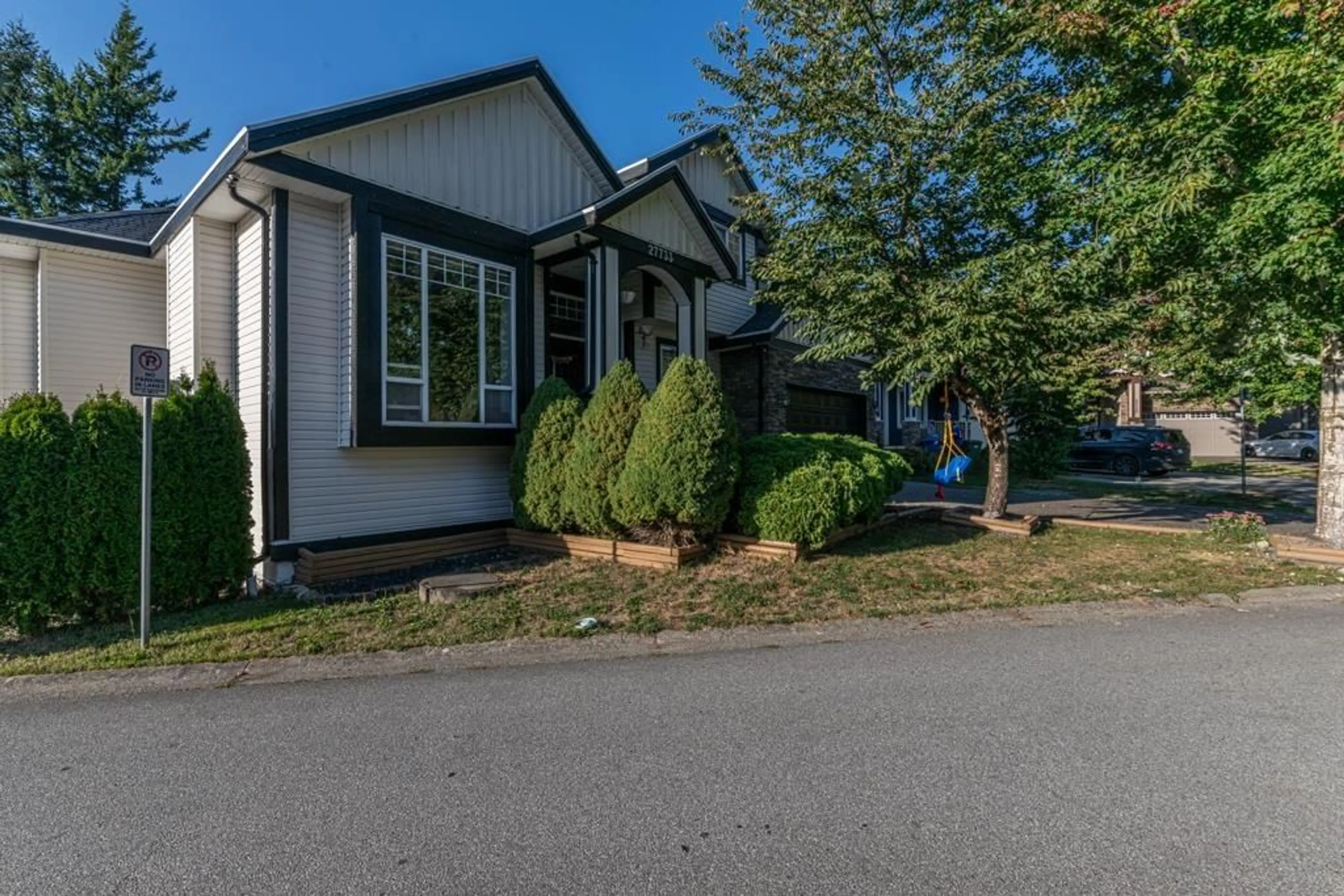 Home with vinyl exterior material, street for 27733 SIGNAL, Abbotsford British Columbia V4X0A4