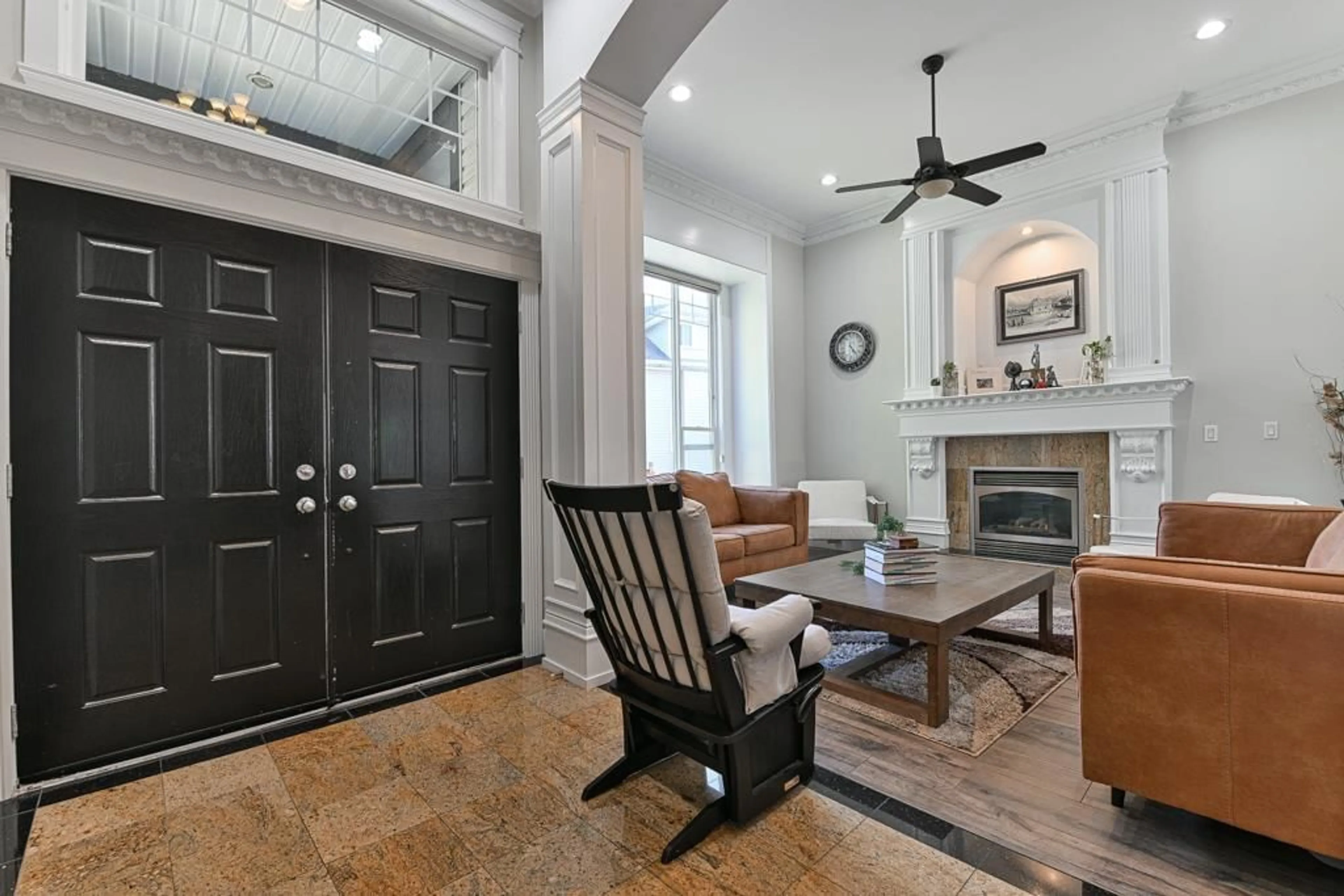 Indoor entryway for 27733 SIGNAL, Abbotsford British Columbia V4X0A4