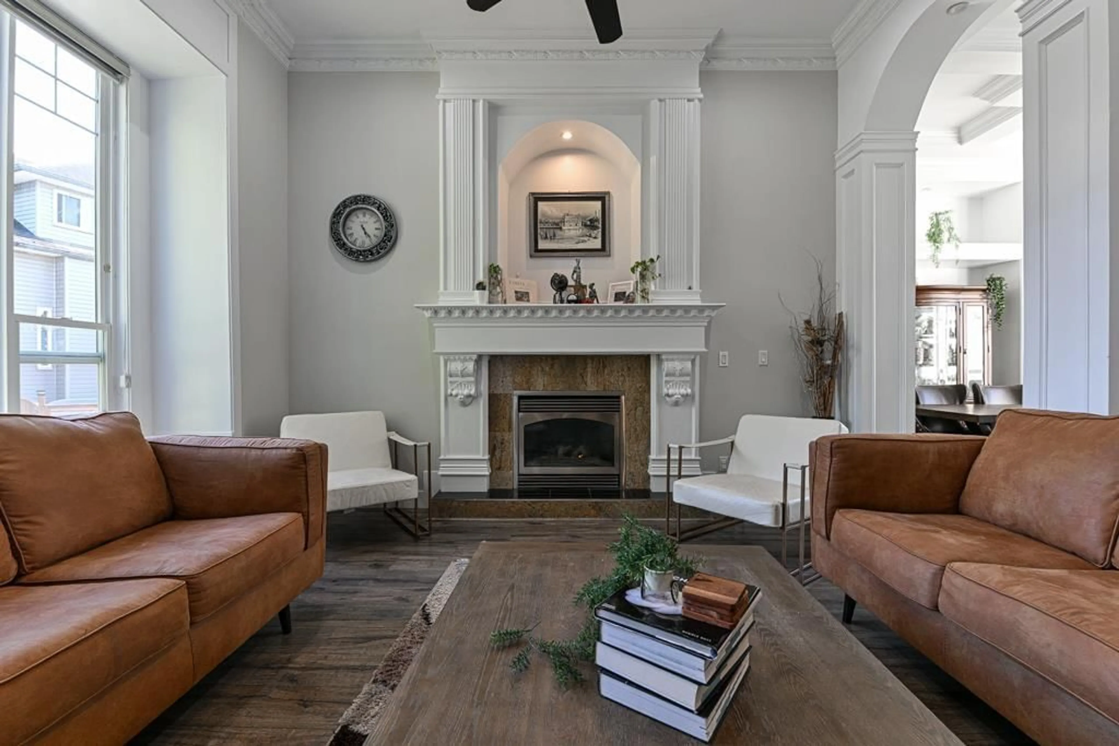 Living room with furniture, unknown for 27733 SIGNAL, Abbotsford British Columbia V4X0A4