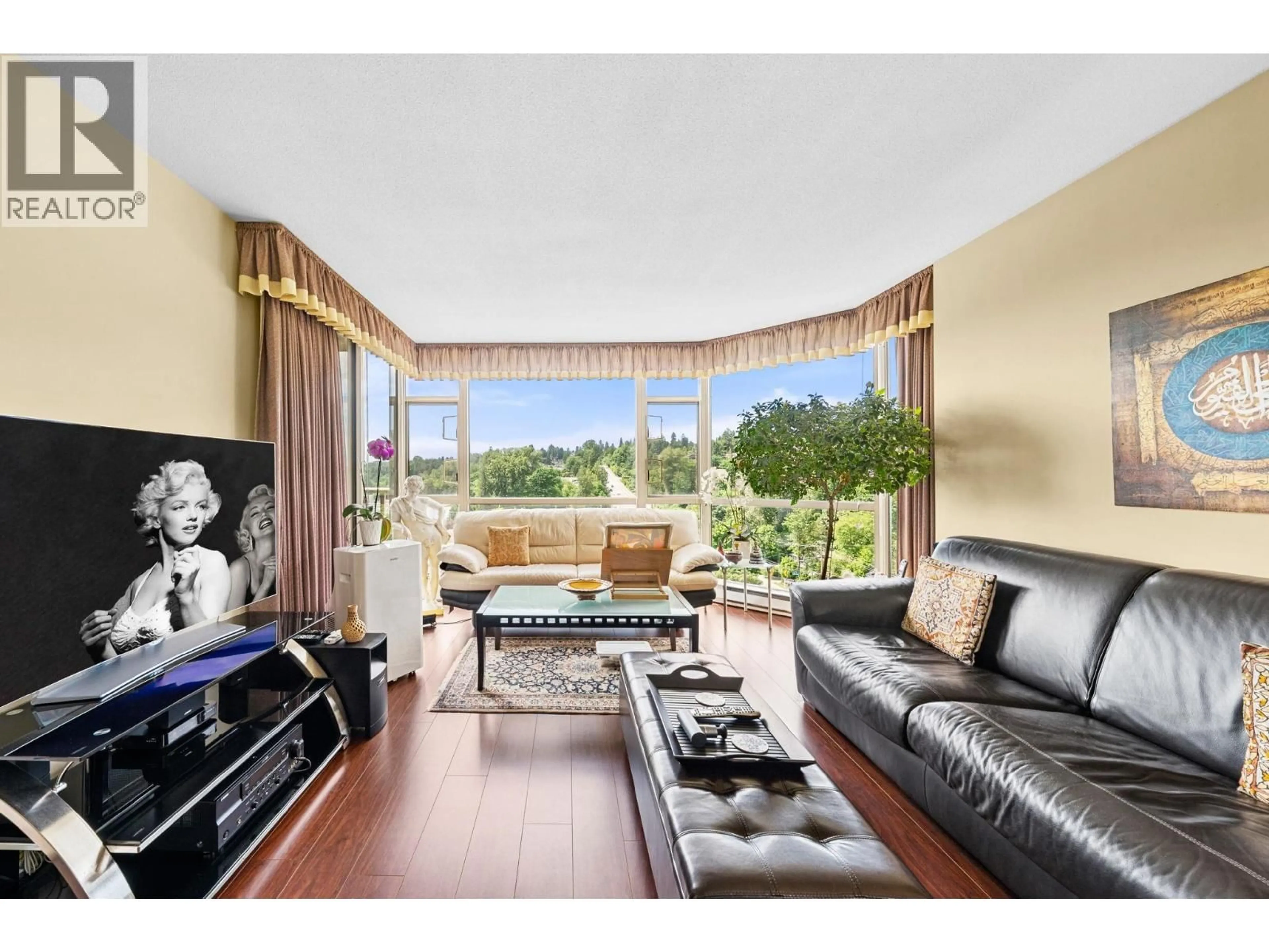 Living room with furniture, wood/laminate floor for 1106 - 1327 KEITH ROAD, North Vancouver British Columbia V7J3T5