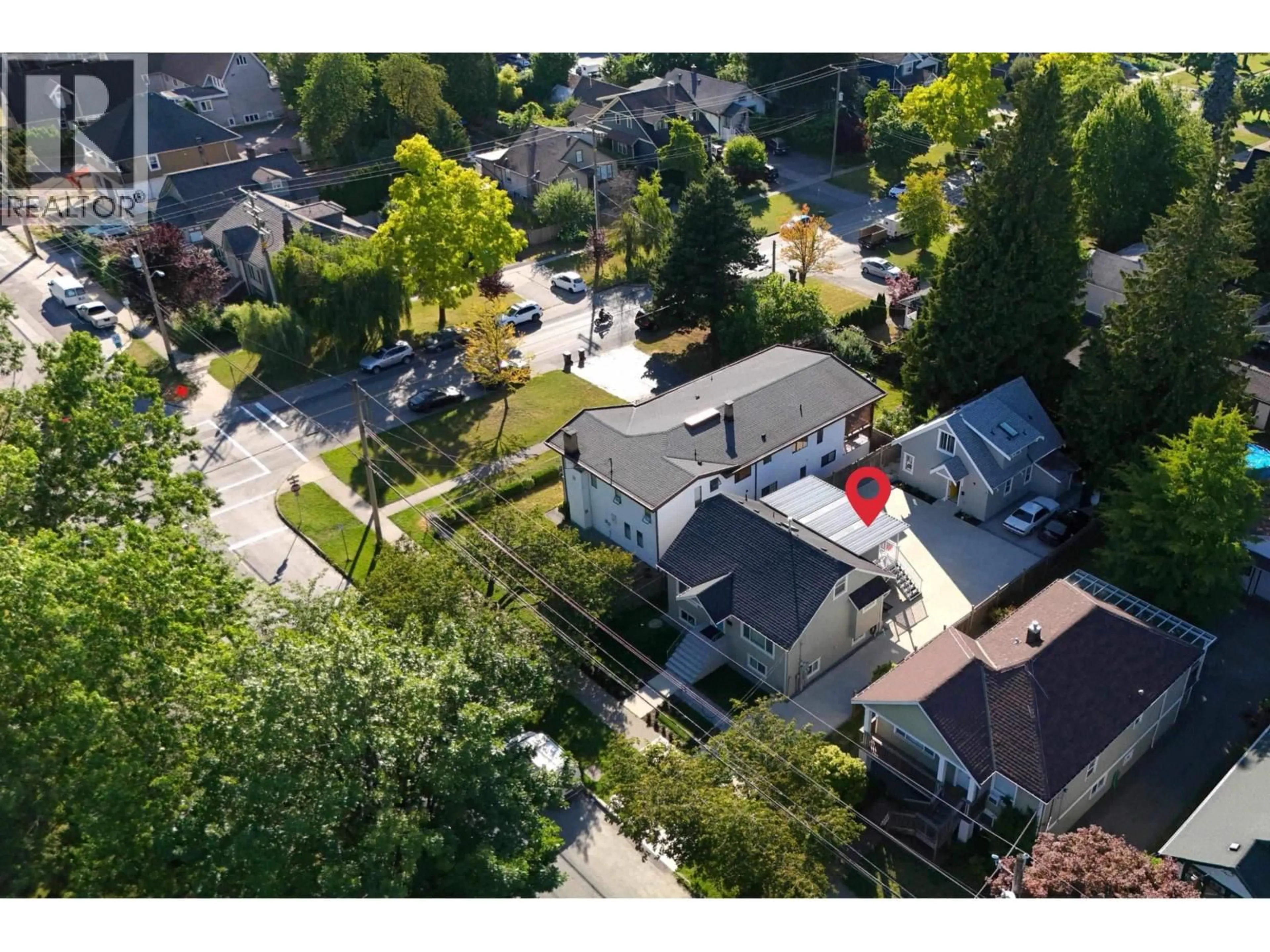 A pic from outside/outdoor area/front of a property/back of a property/a pic from drone, street for 413 SEVENTH AVENUE, New Westminster British Columbia V3L1W6