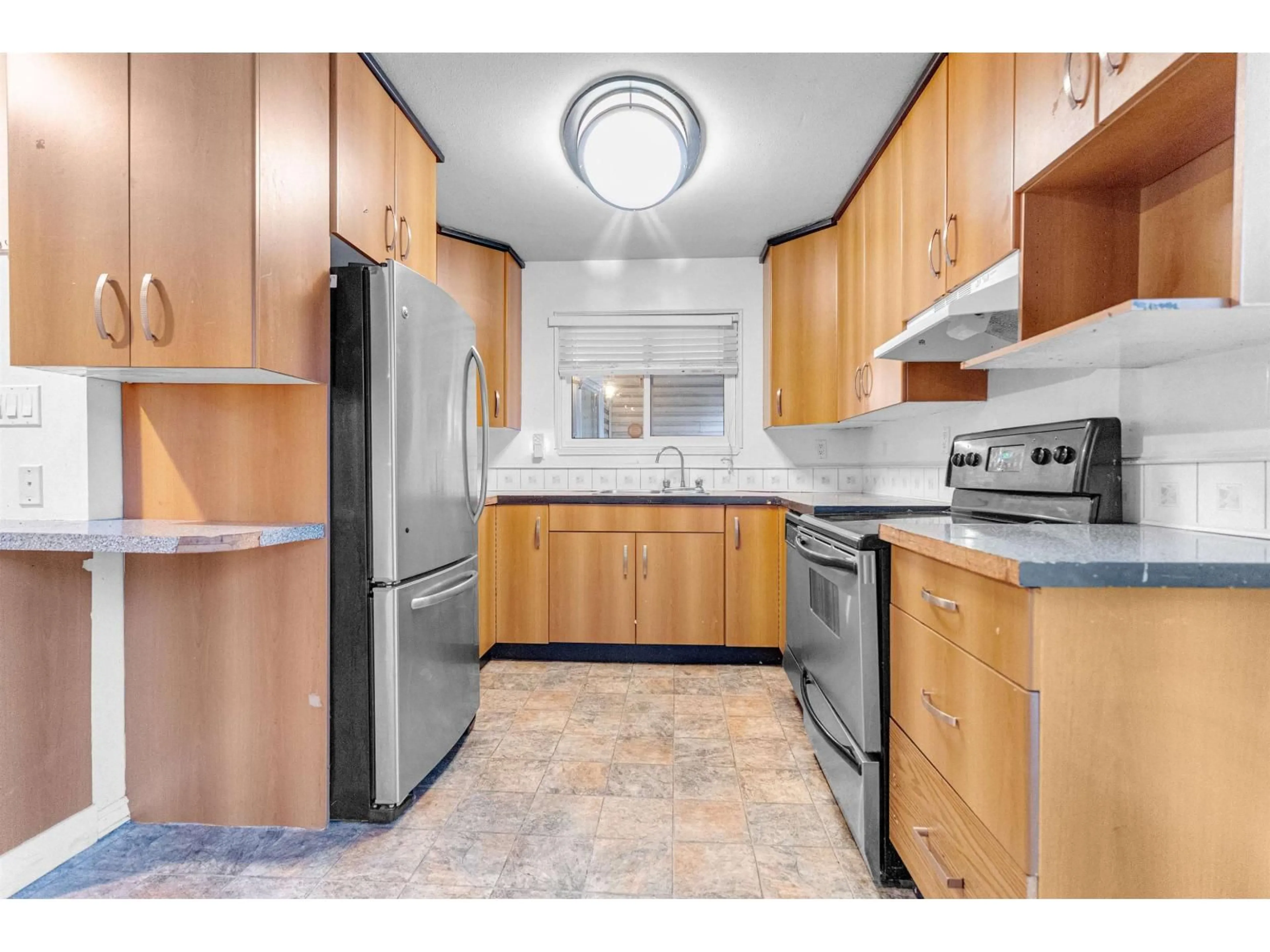 Standard kitchen, unknown for 6726 133, Surrey British Columbia V3W7J6