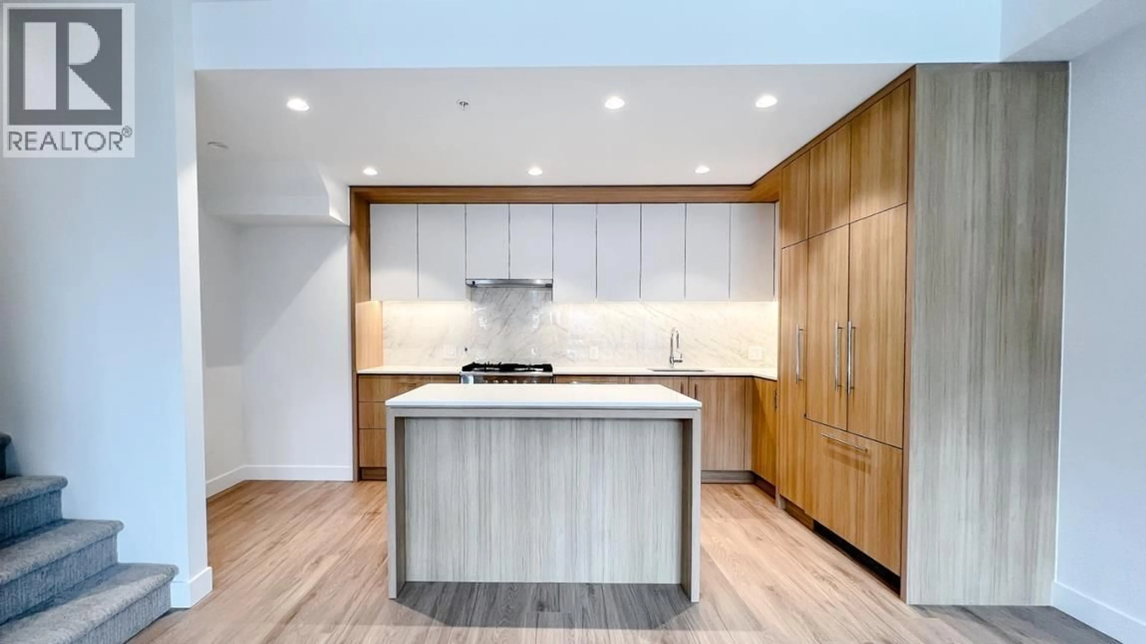 Contemporary kitchen, wood/laminate floor for 114 - 6085 IRMIN STREET, Burnaby British Columbia V5J5C5