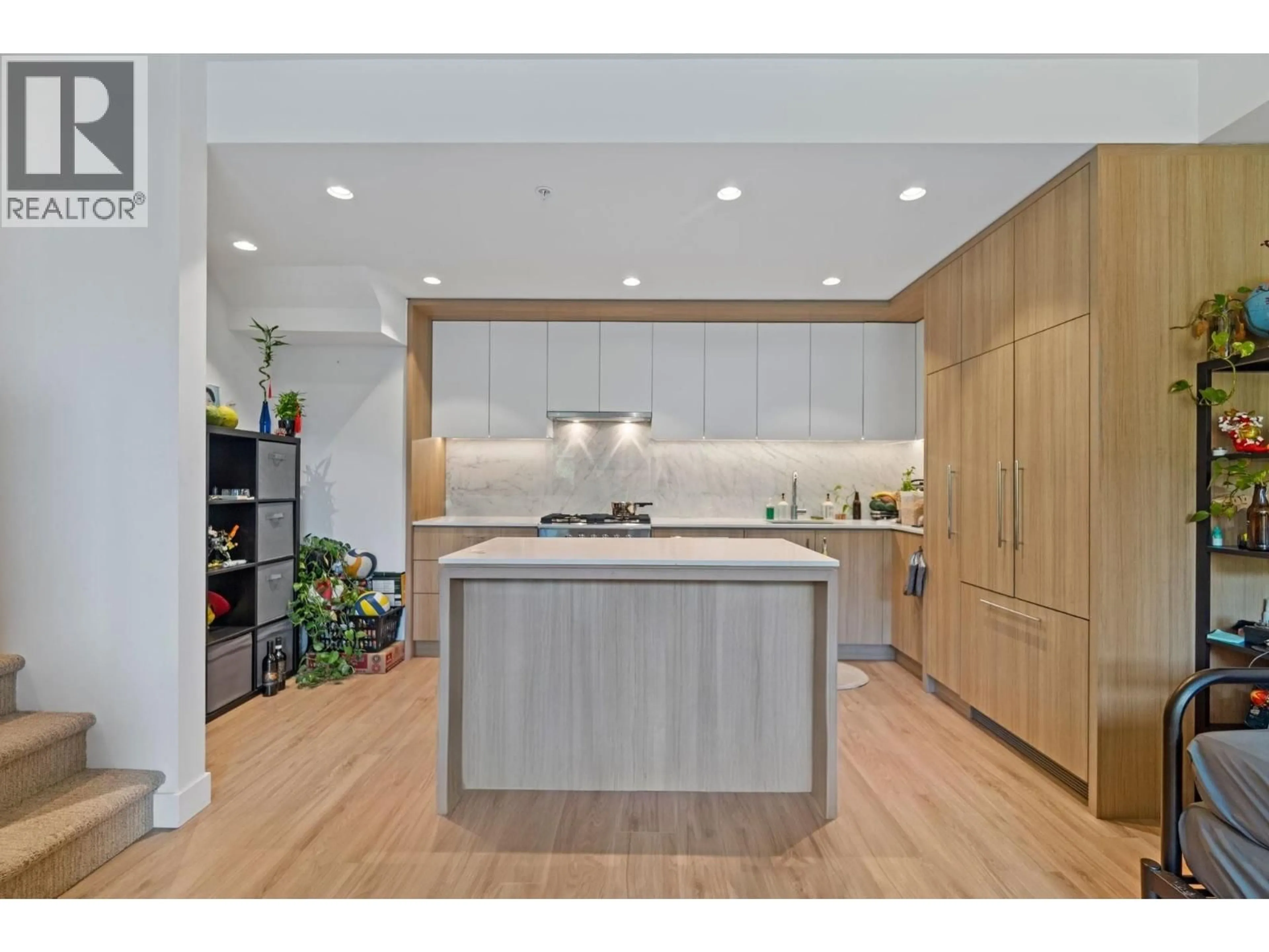 Contemporary kitchen, wood/laminate floor for 114 - 6085 IRMIN STREET, Burnaby British Columbia V5J5C5