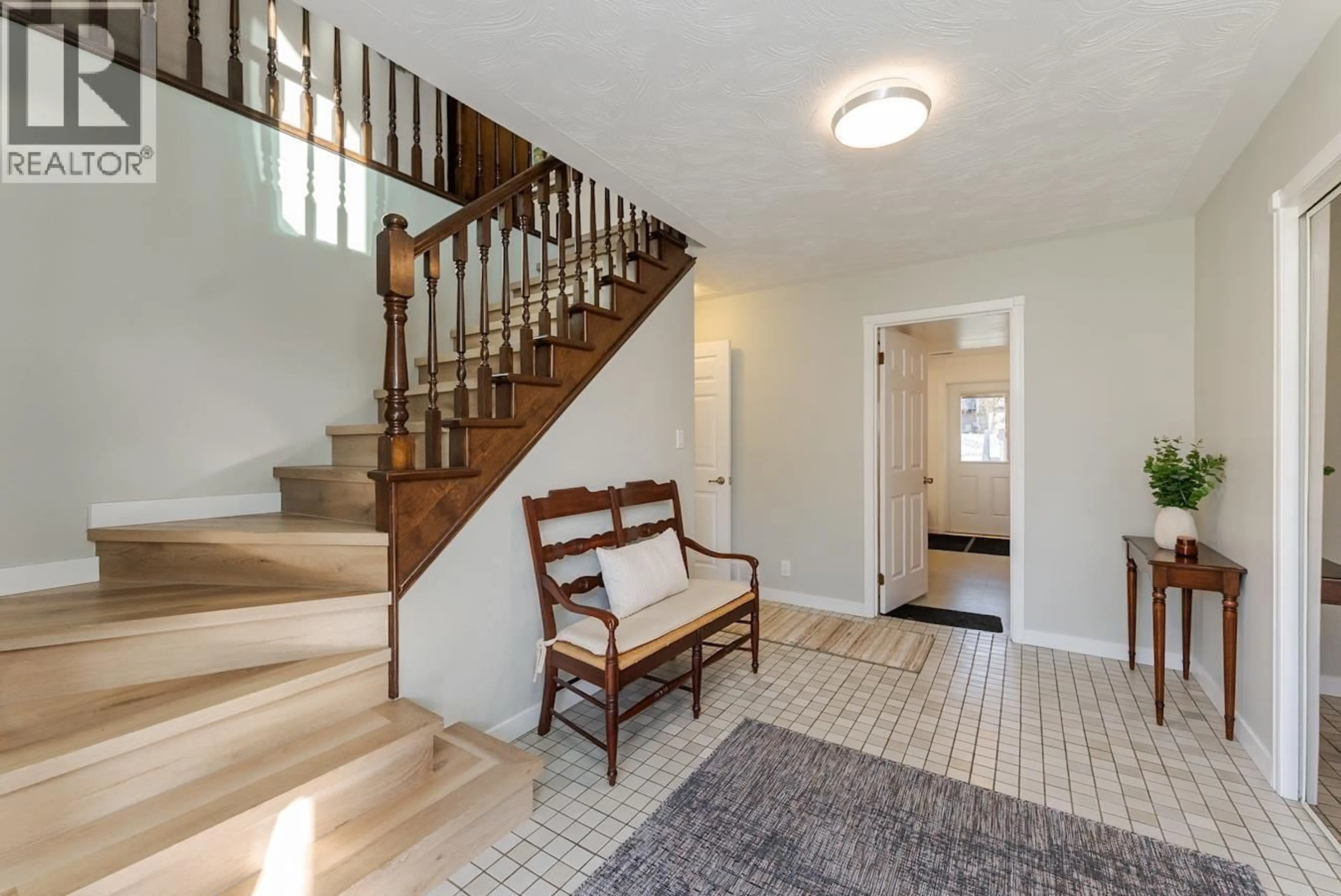 Indoor entryway for 2650 RIDGEVIEW DRIVE, Prince George British Columbia V2K3Z7