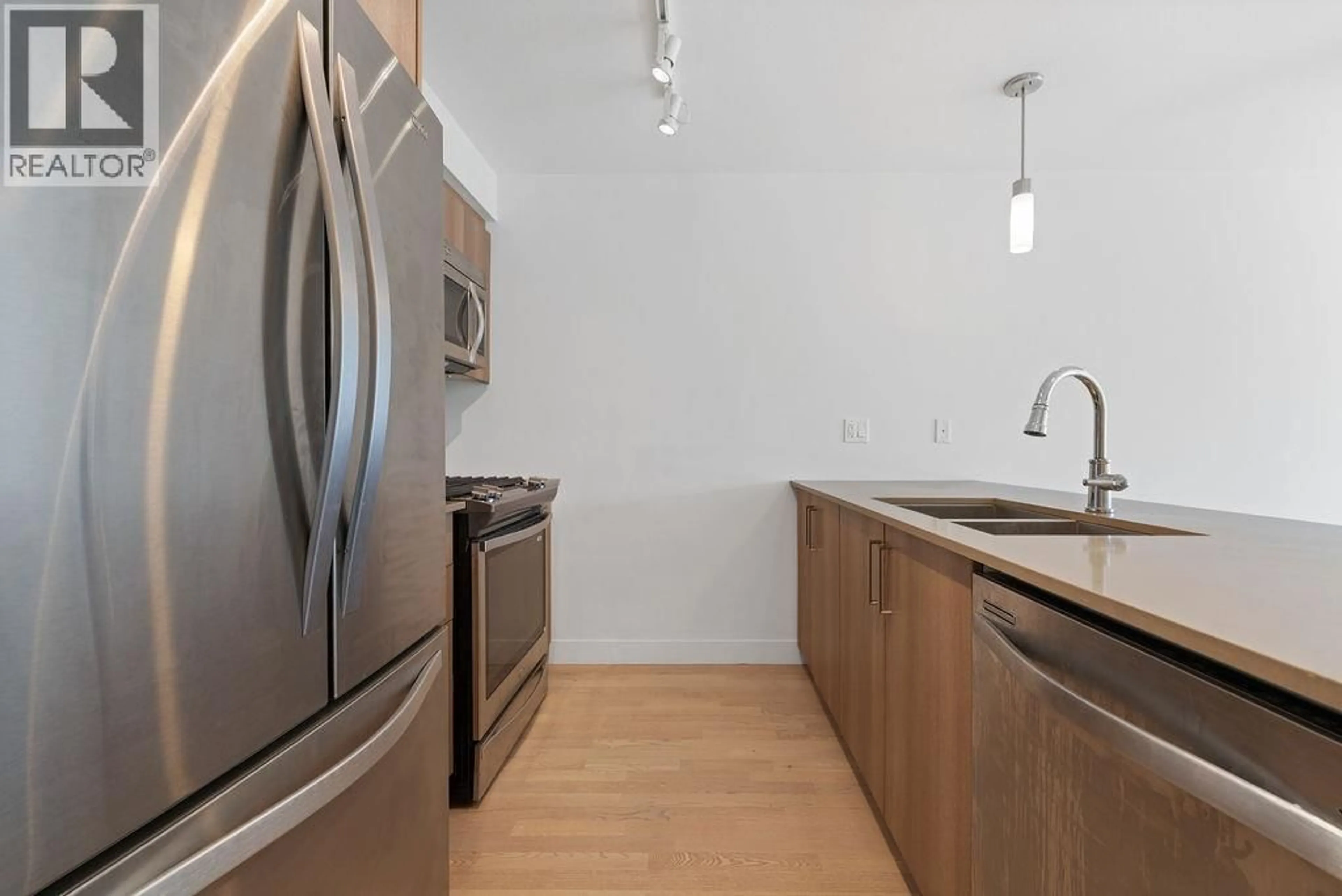 Standard kitchen, unknown for 325 - 7058 14TH AVENUE, Burnaby British Columbia V3N0E6