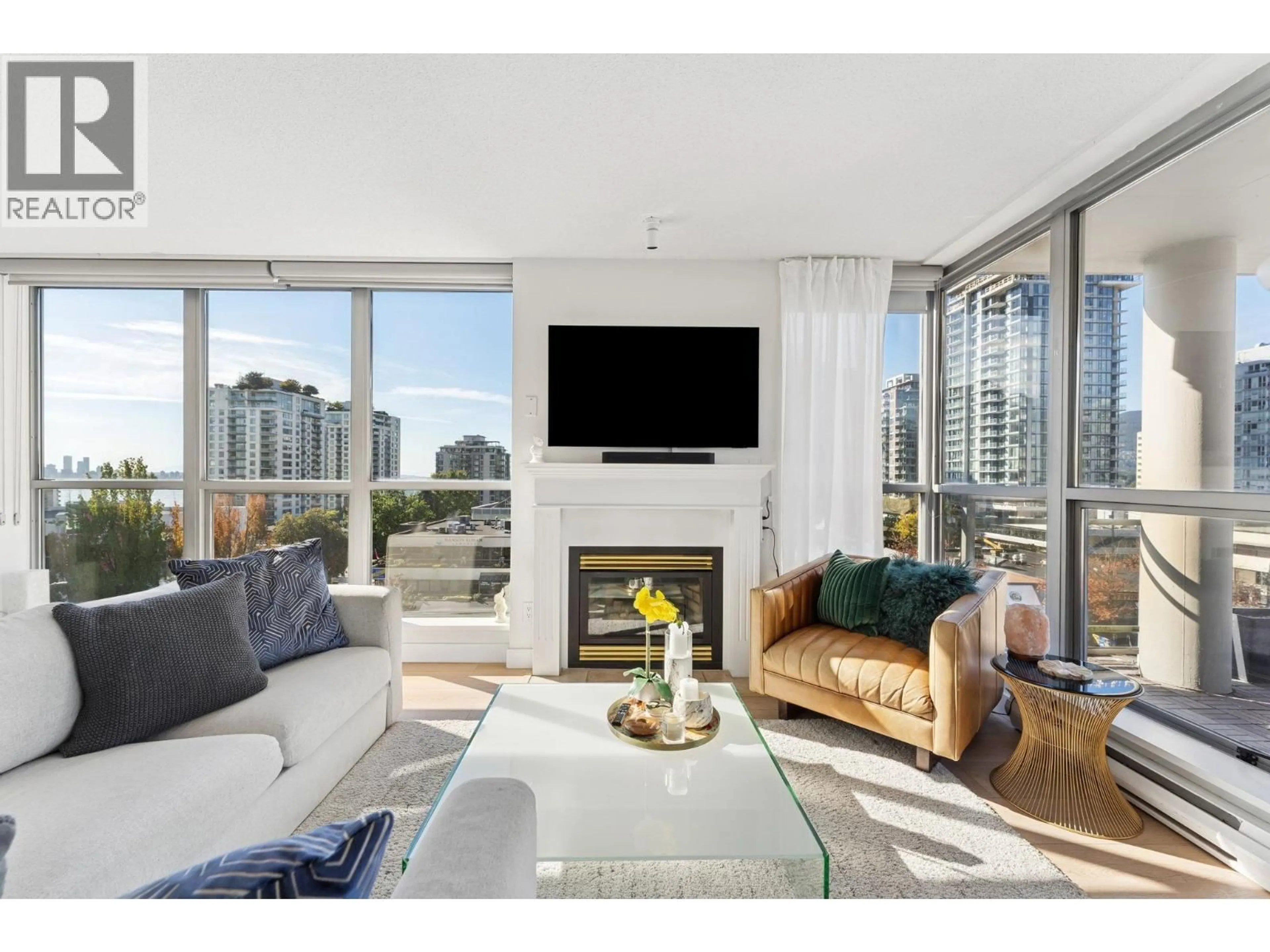 Living room with furniture, unknown for 601 - 108 14TH STREET, North Vancouver British Columbia V7L2N3