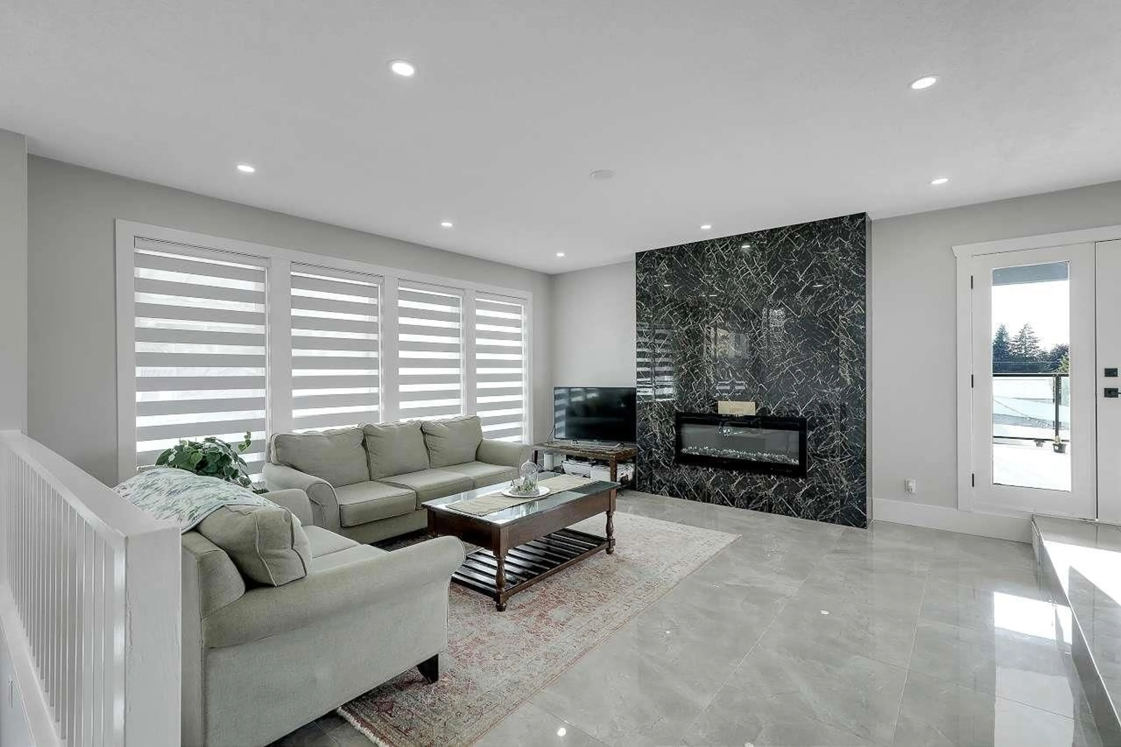 Living room with furniture, ceramic/tile floor for 32373 GROUSE, Abbotsford British Columbia V2T1K3