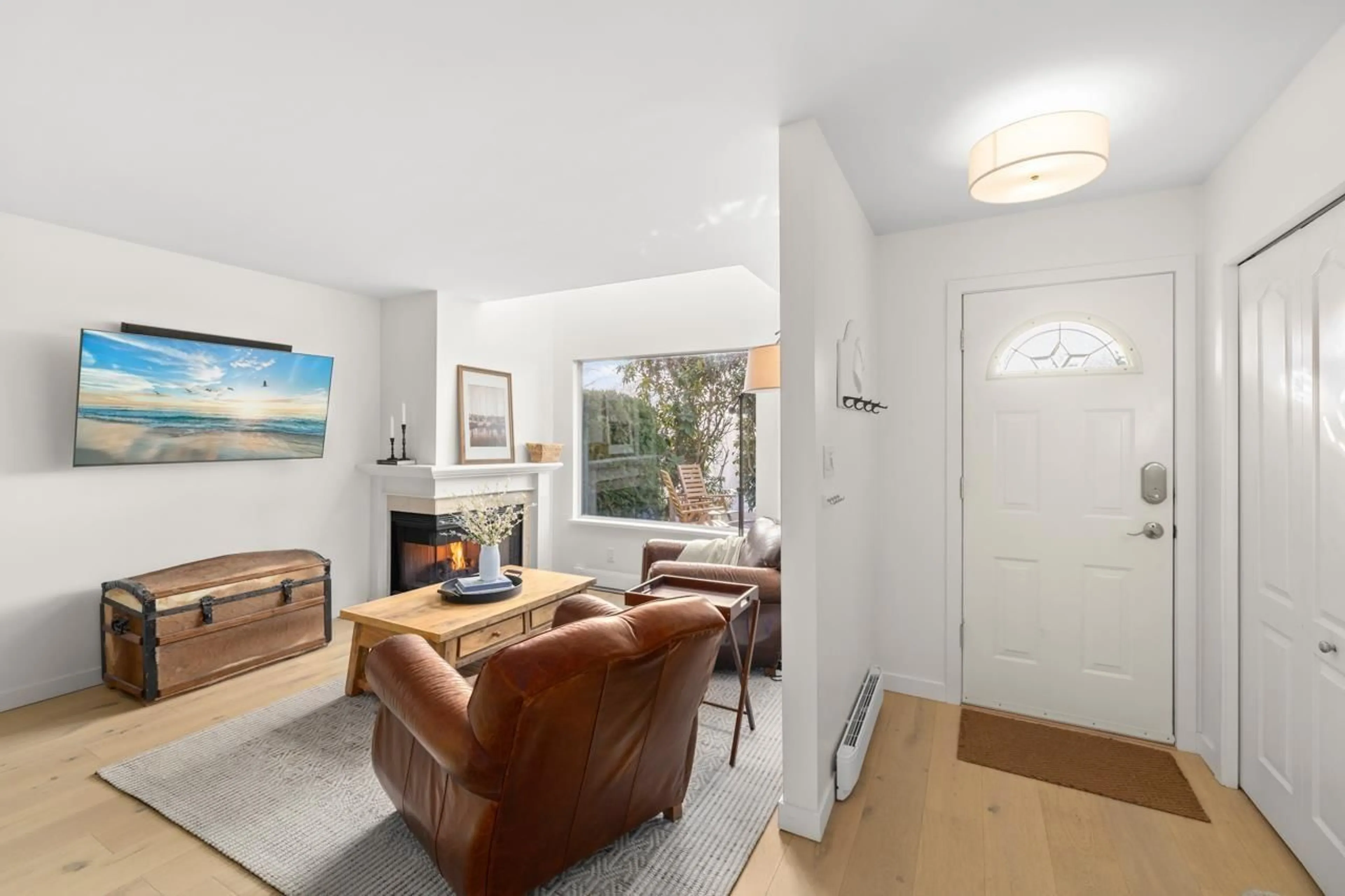 Living room with furniture, unknown for 103 - 1225 MERKLIN, White Rock British Columbia V4B4B8