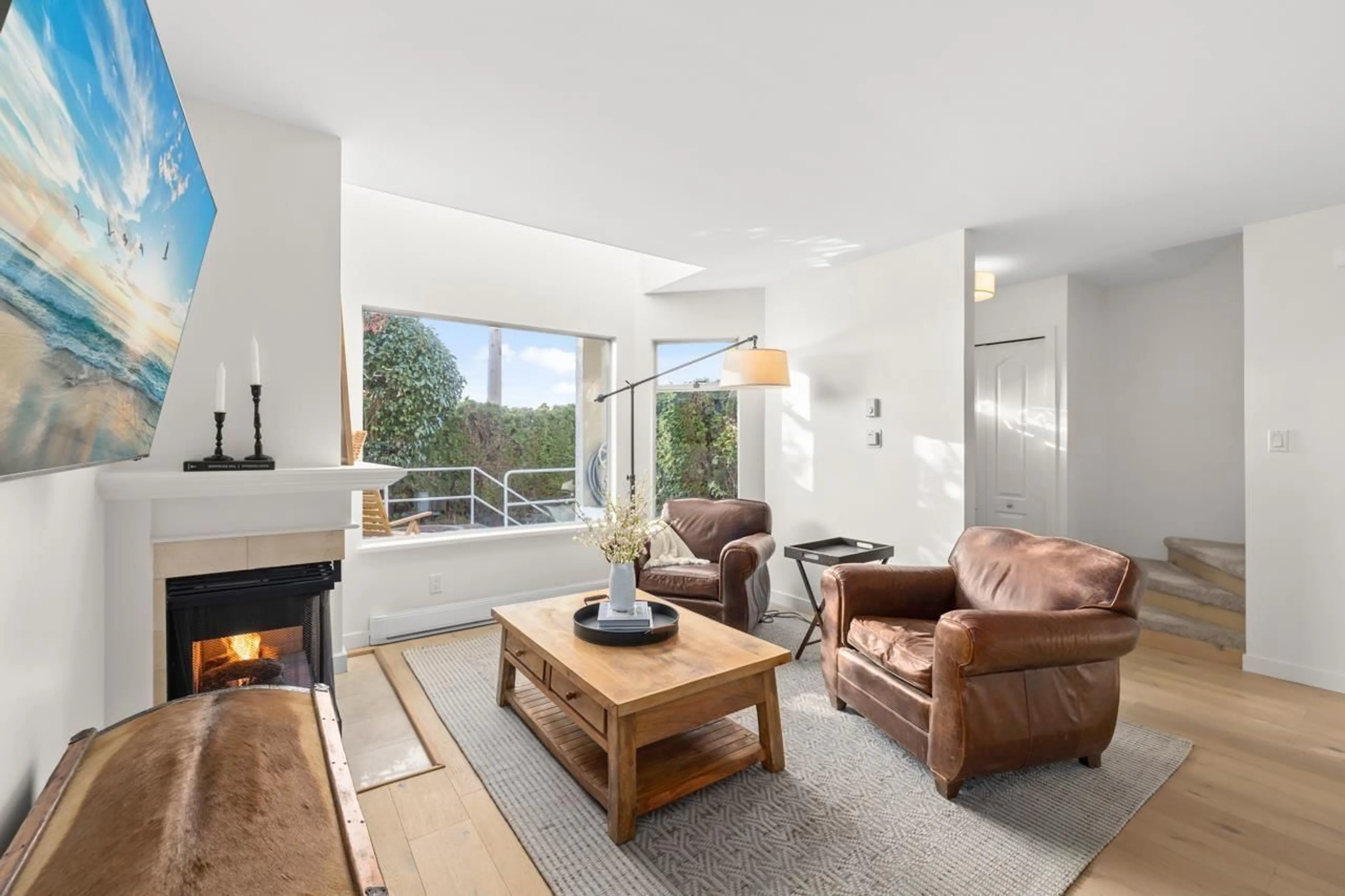 Living room with furniture, unknown for 103 - 1225 MERKLIN, White Rock British Columbia V4B4B8