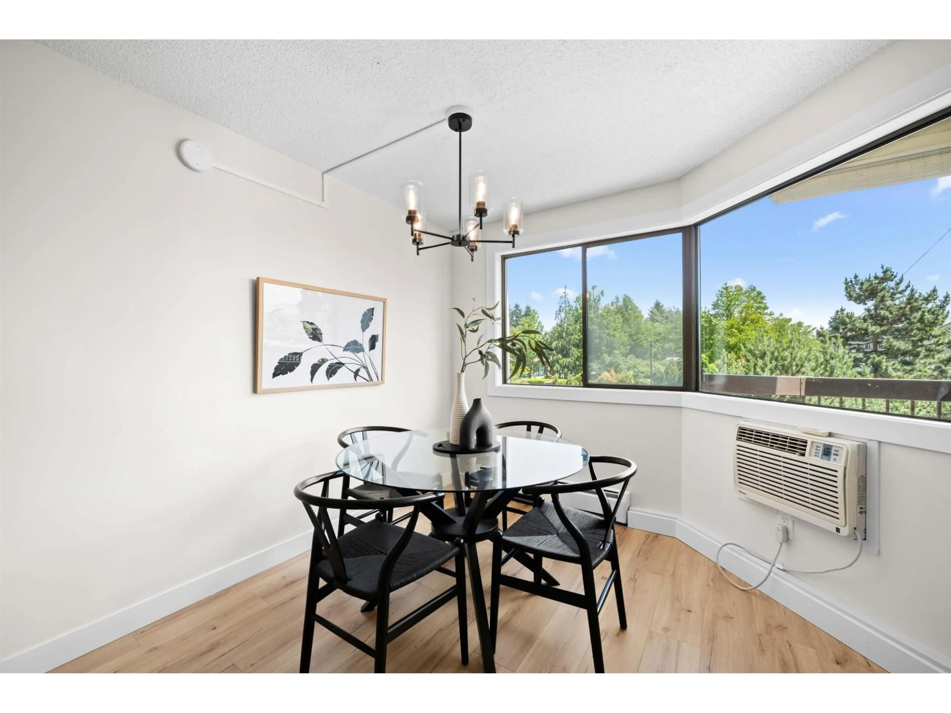 Dining room, wood/laminate floor for 219 - 31955 OLD YALE, Abbotsford British Columbia V2T4N1