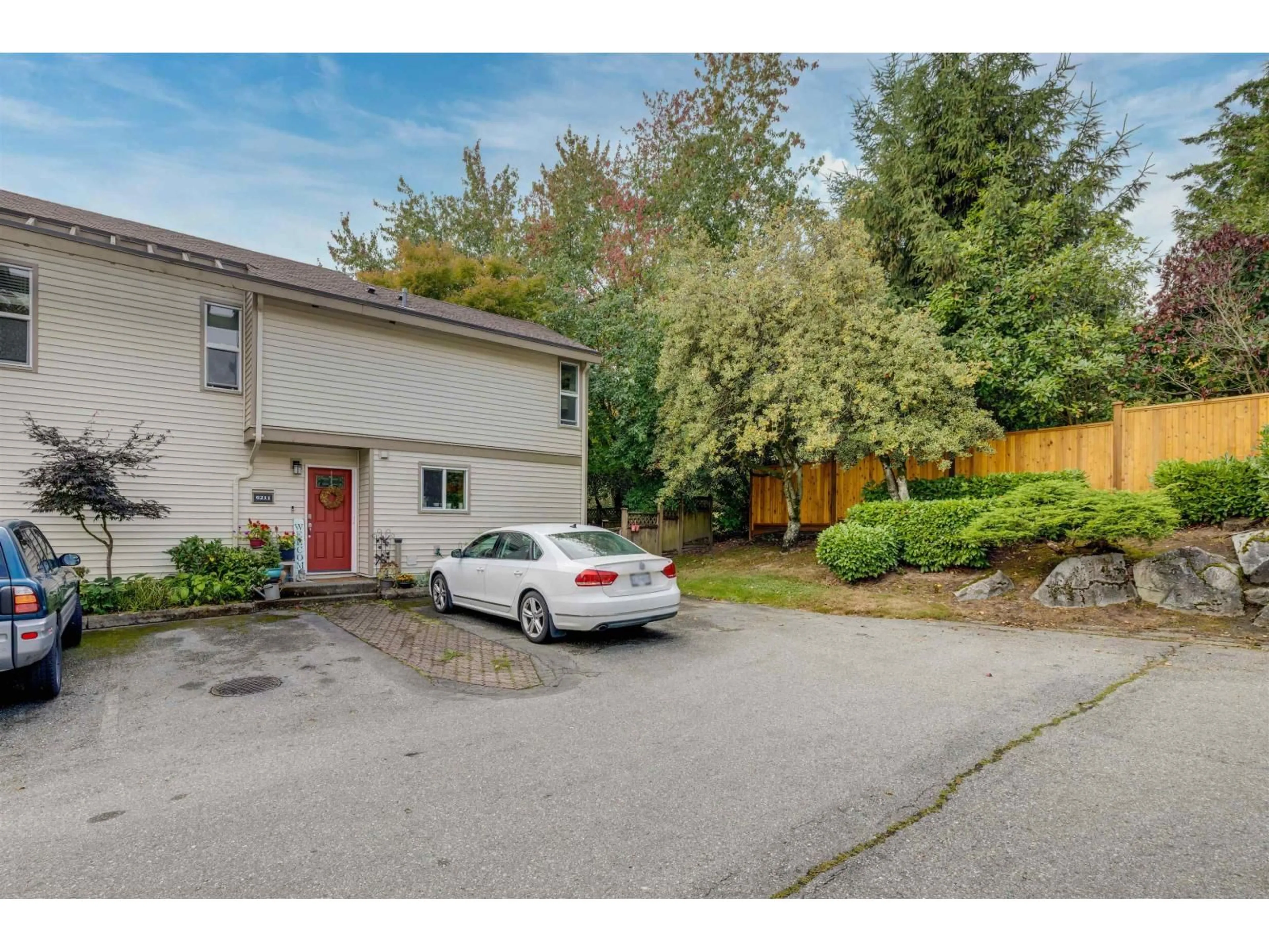 A pic from outside/outdoor area/front of a property/back of a property/a pic from drone, street for 6211 GREENSIDE WEST, Surrey British Columbia V3S5M8