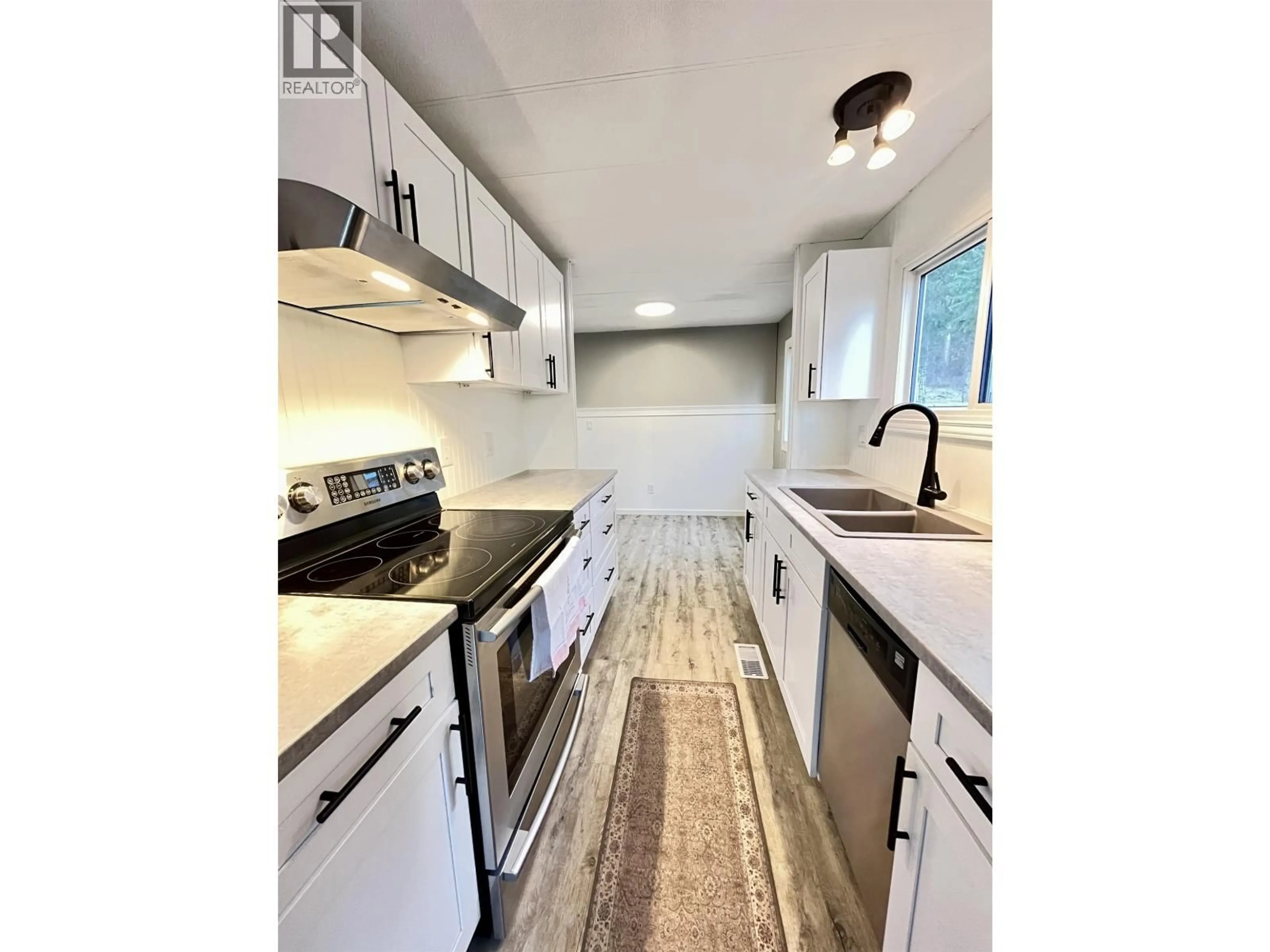 Standard kitchen, wood/laminate floor for 1727 HAZEL STREET, Williams Lake British Columbia V2G3E1